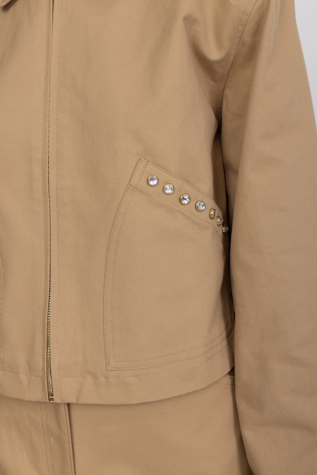 Verkürzte Canvas-Jacke mit Reißverschluss und Kristallnieten - Khaki 