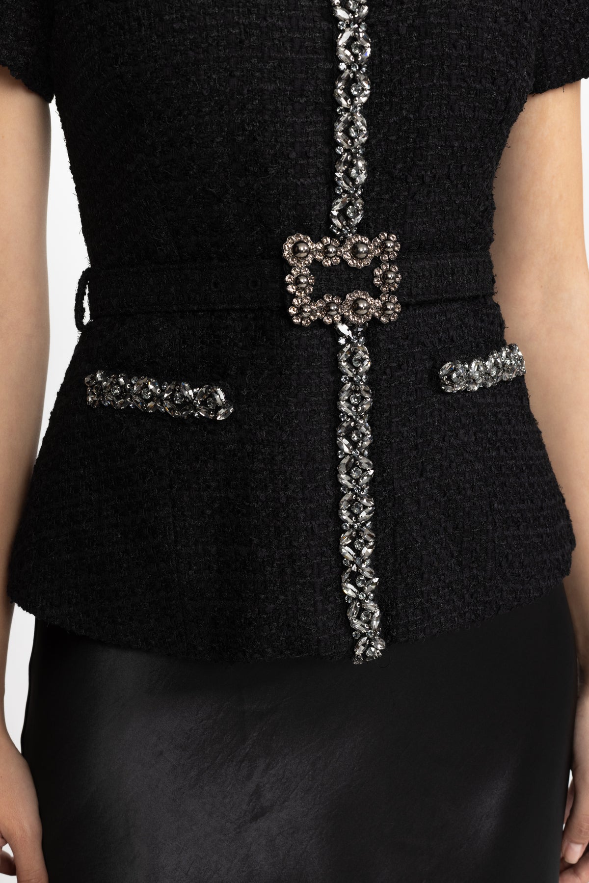 Tweed- und Satin-Midikleid mit Kristallbesatz und Schößchen - Schwarz 