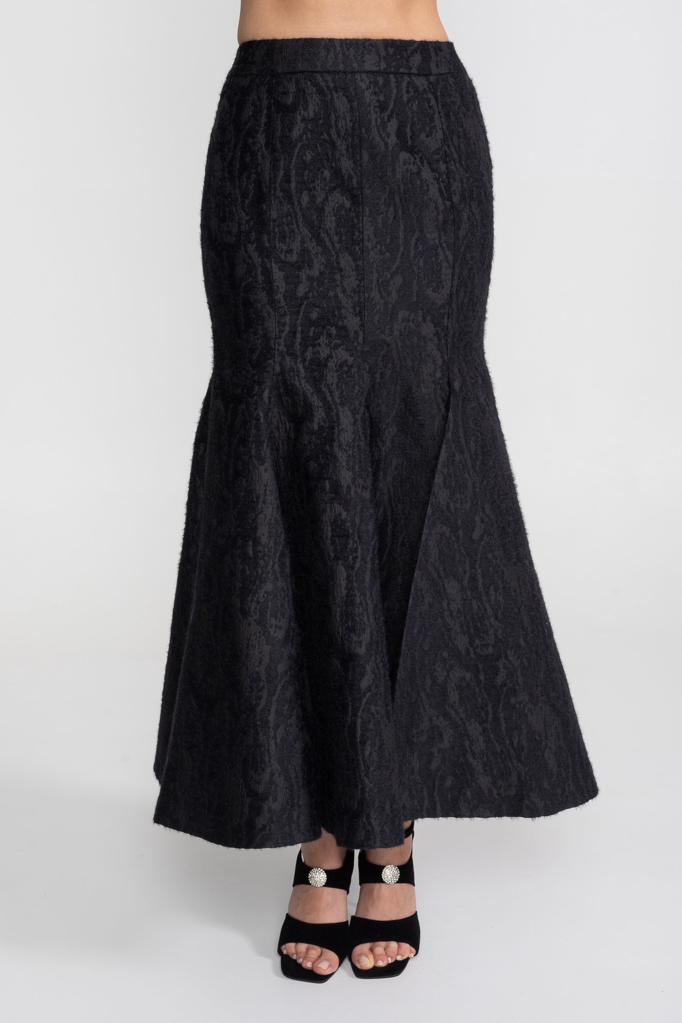 Jacquard-Maxiset mit transparenter floraler Halslinie und Peplum-Taille - Schwarz 
