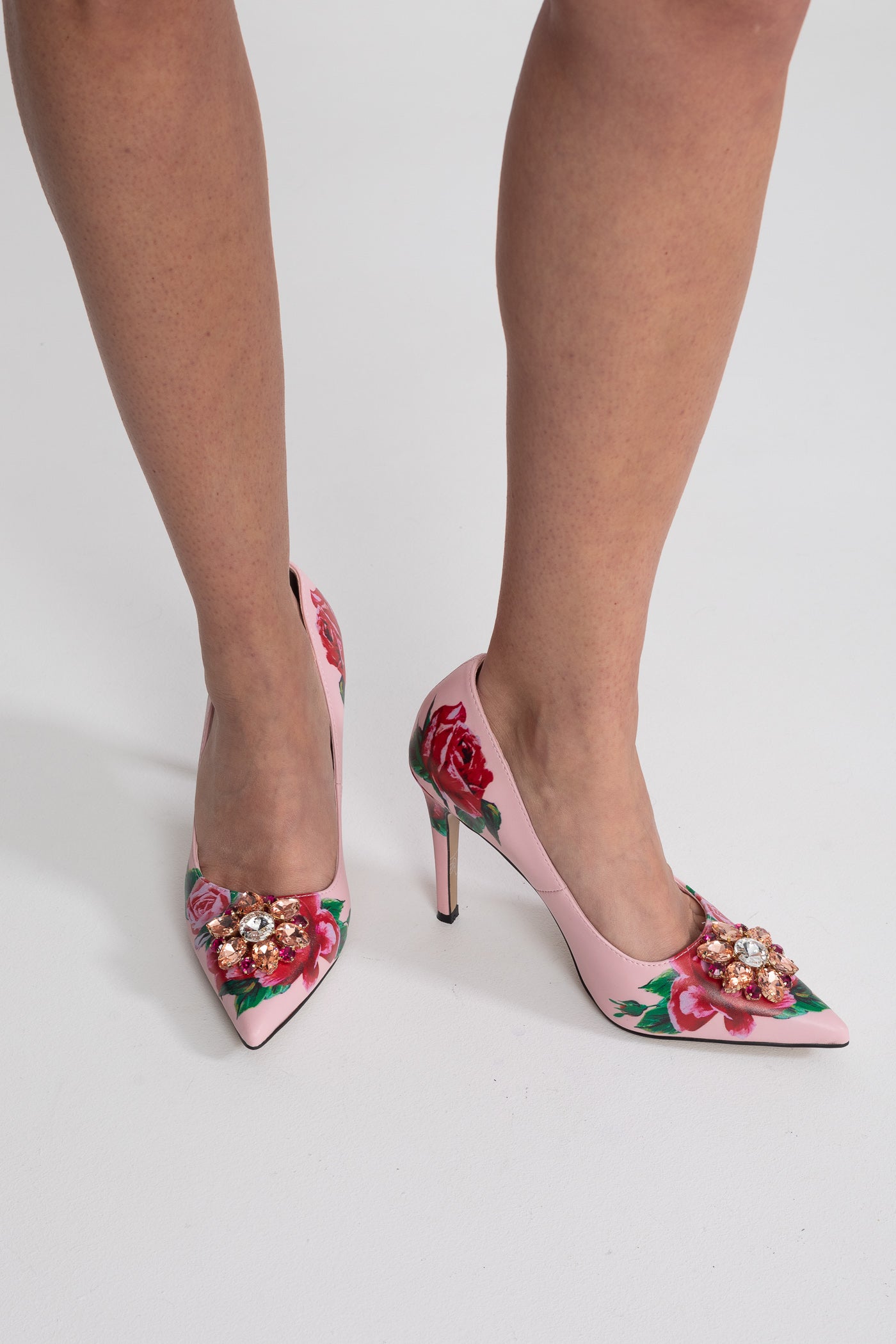 Spitze Pumps mit Rosenprint und Kristallbrosche - Pink 