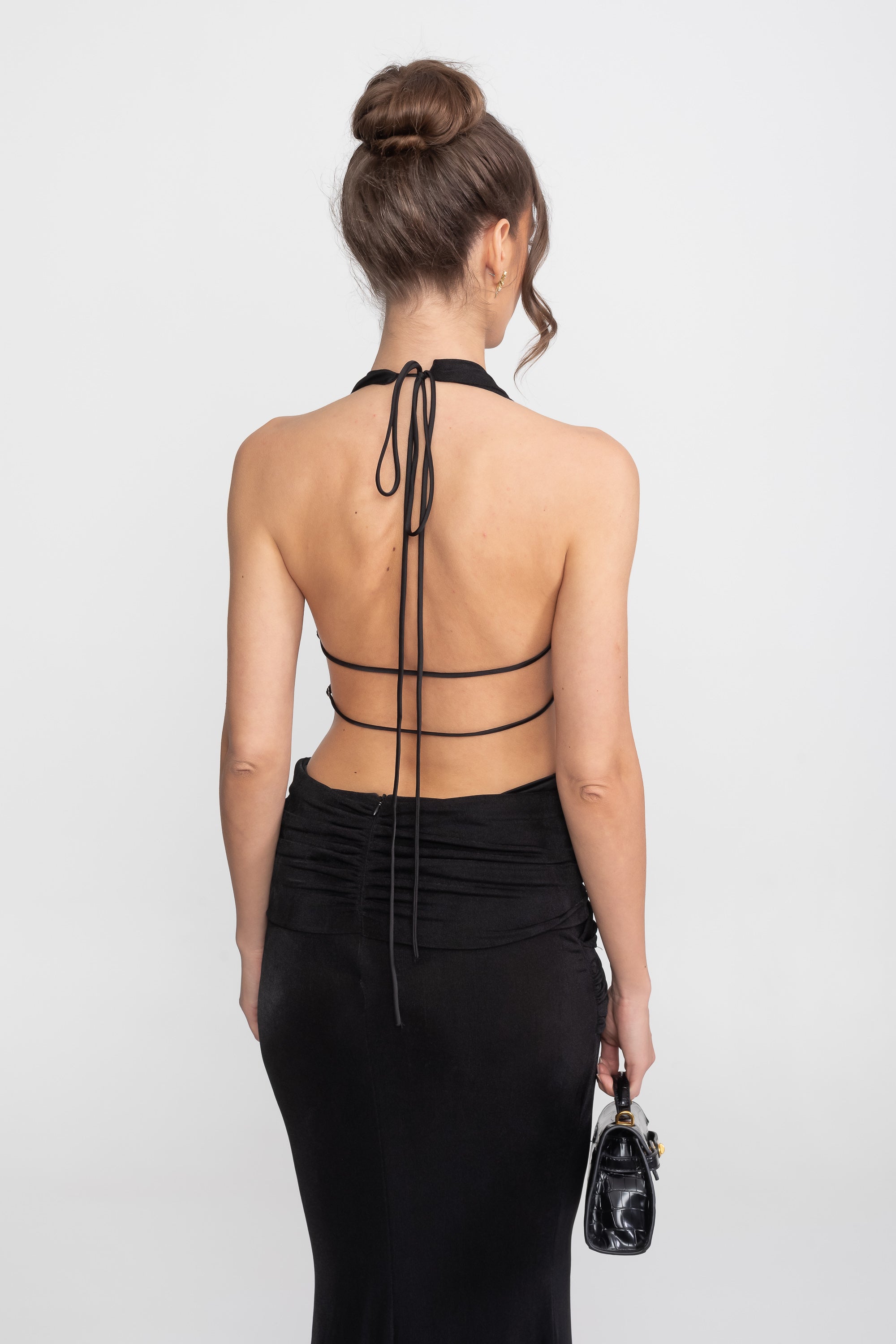 Gerafftes Neckholder-Kleid mit Drapierungsdetail und seitlicher Schleife - Schwarz 