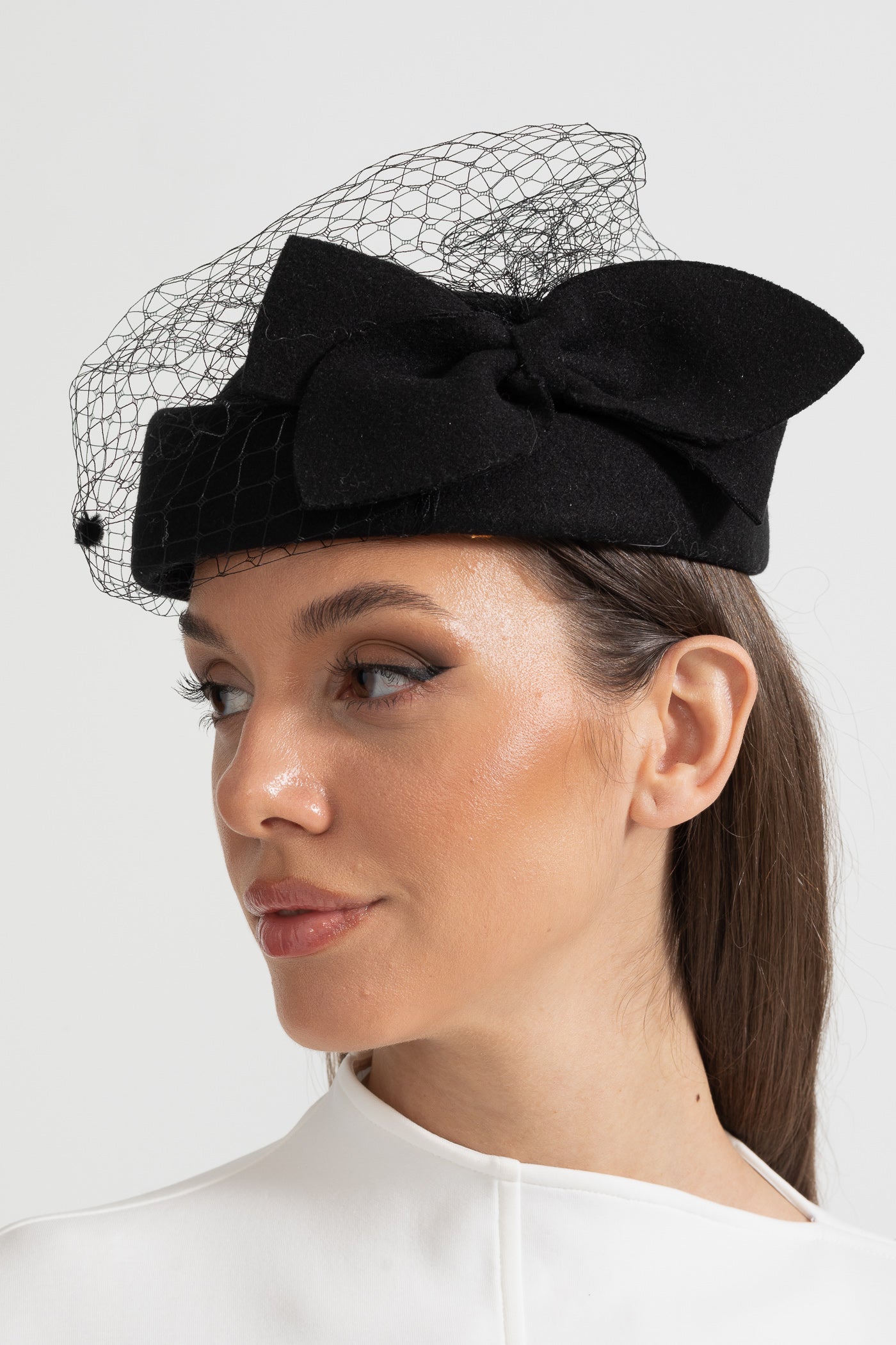 Elegant Hat With Delicate Netting And Decorative Bow Applique - Black
