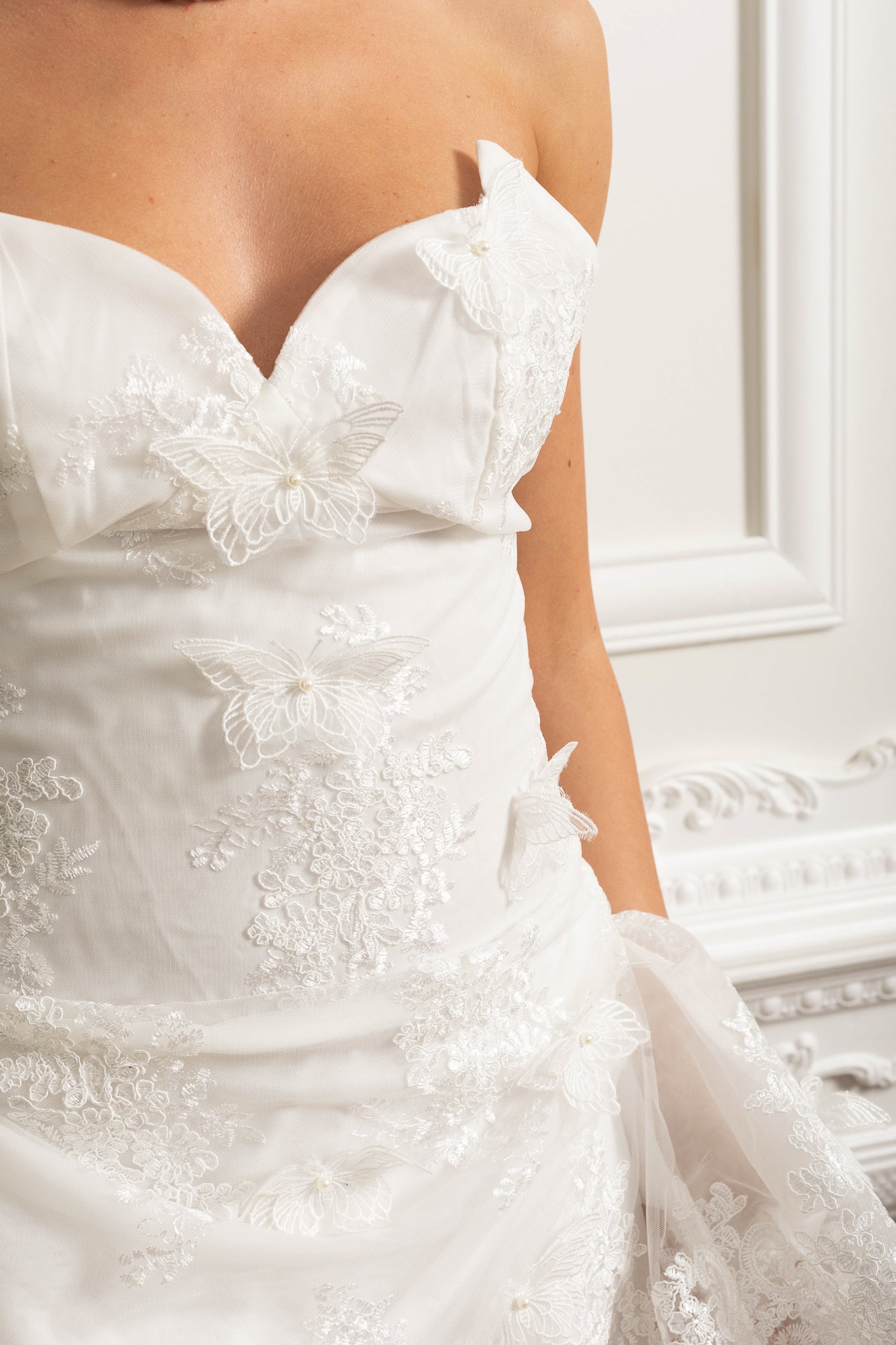 Scalloped Sweetheart Mini Dress With Embroidered Tulle - White