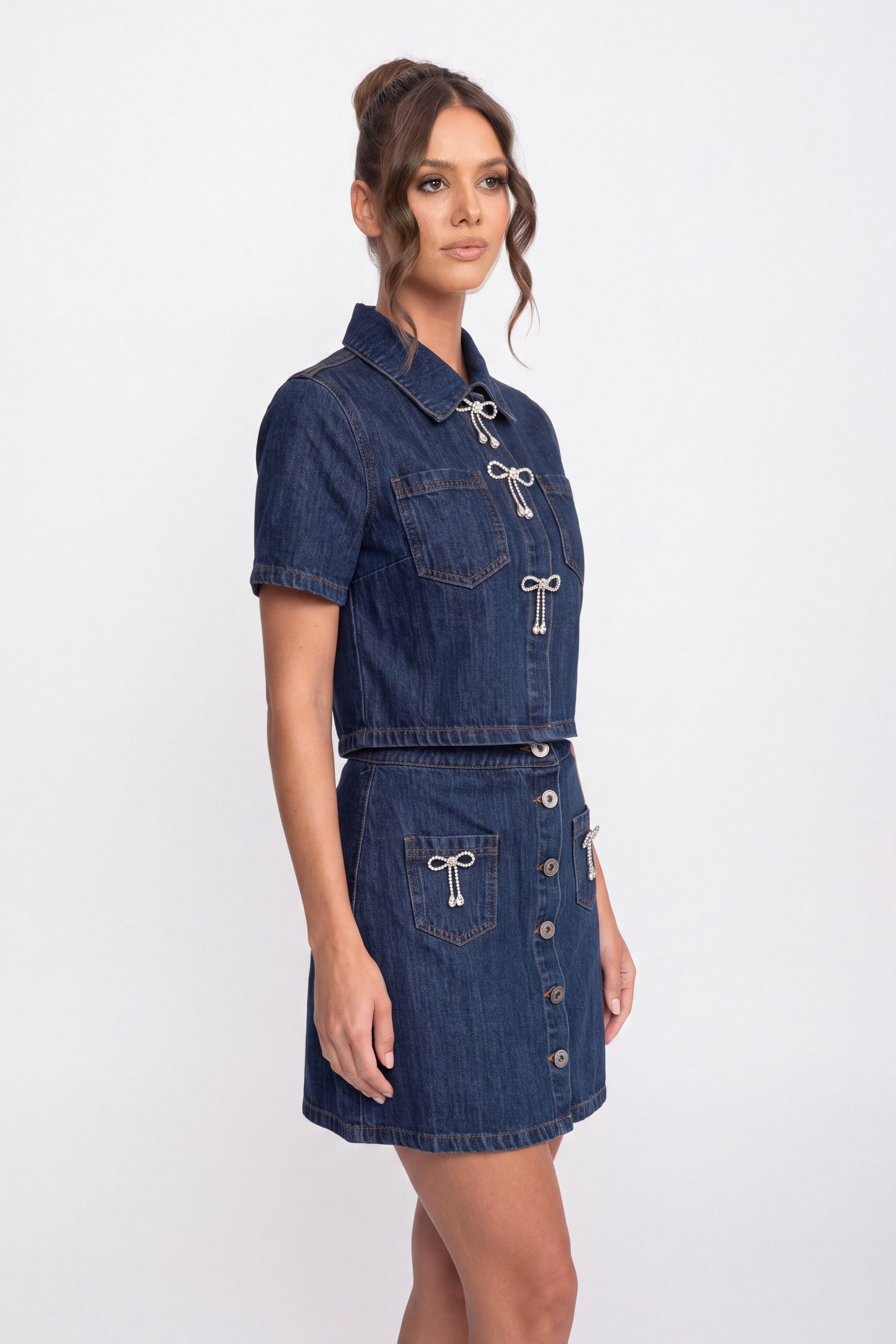 Co-Ord-Set aus Denim-Hemd und A-Linien-Rock mit funkelnden Schleifendetails - Blau 