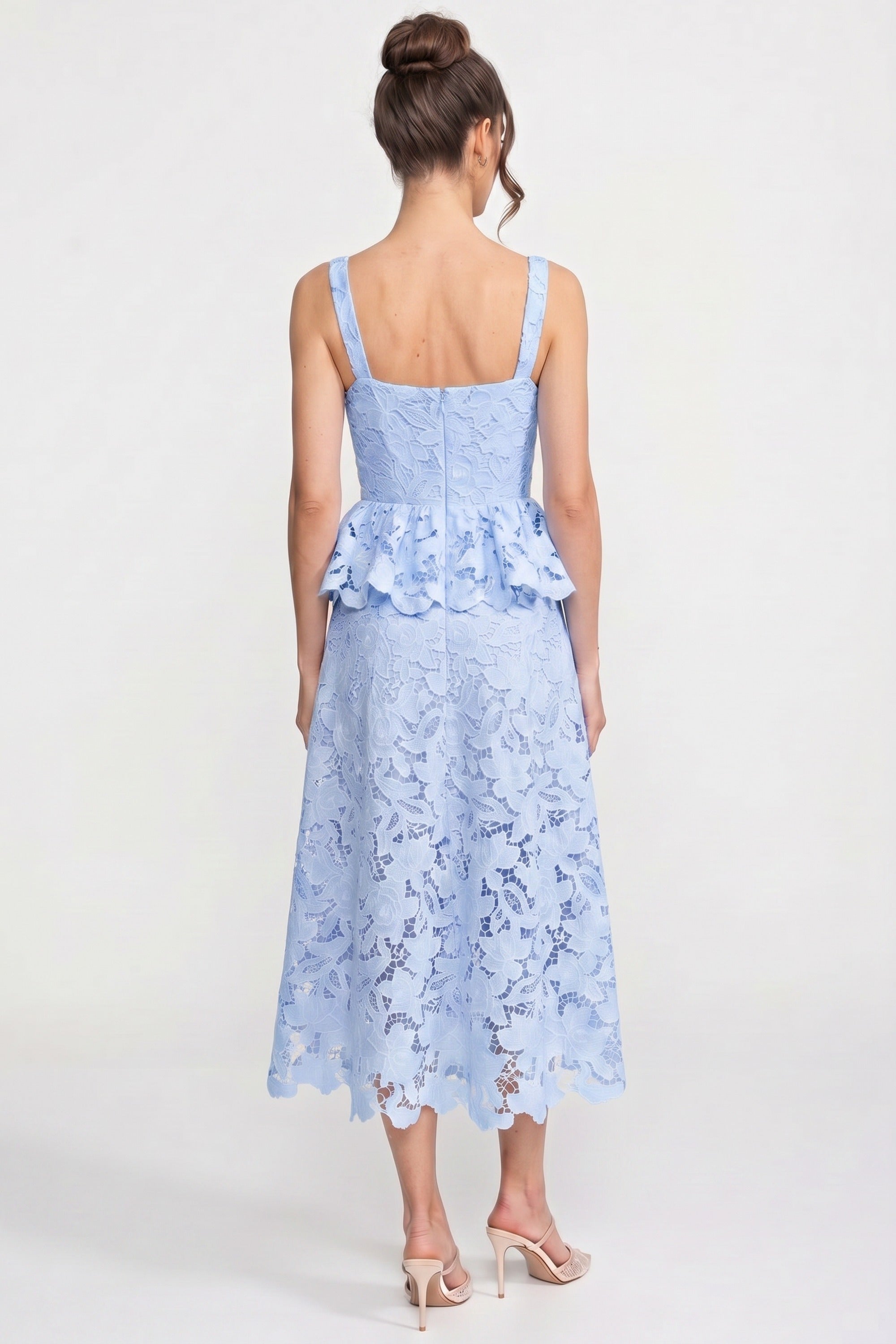Ärmelloses Spitzen-Peplum-Kleid mit Midi-Rock und goldfarbenen Knöpfen - Blau 
