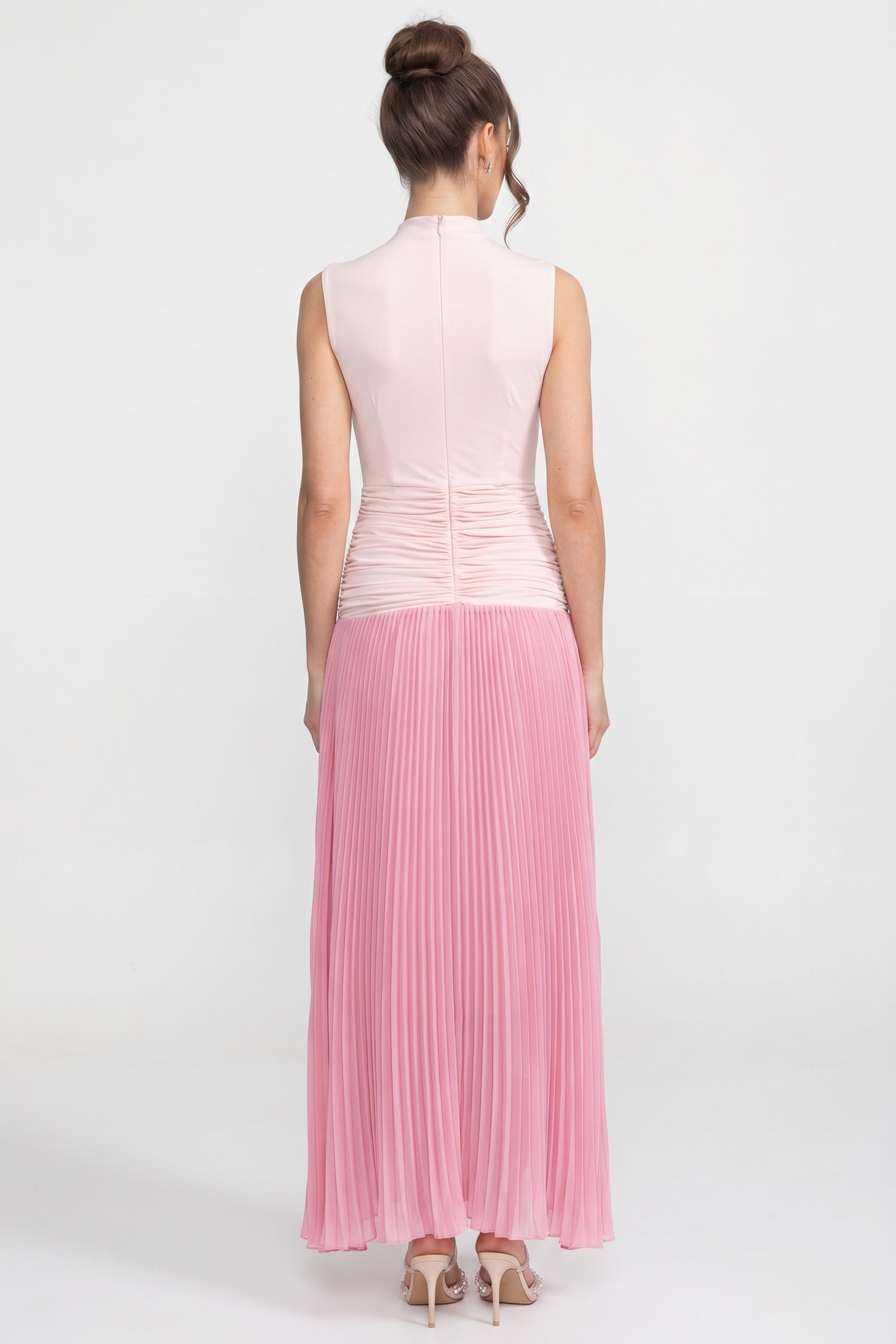 Maxikleid mit Neckholder und Falten mit gerafftem Taillendetail - Pink 