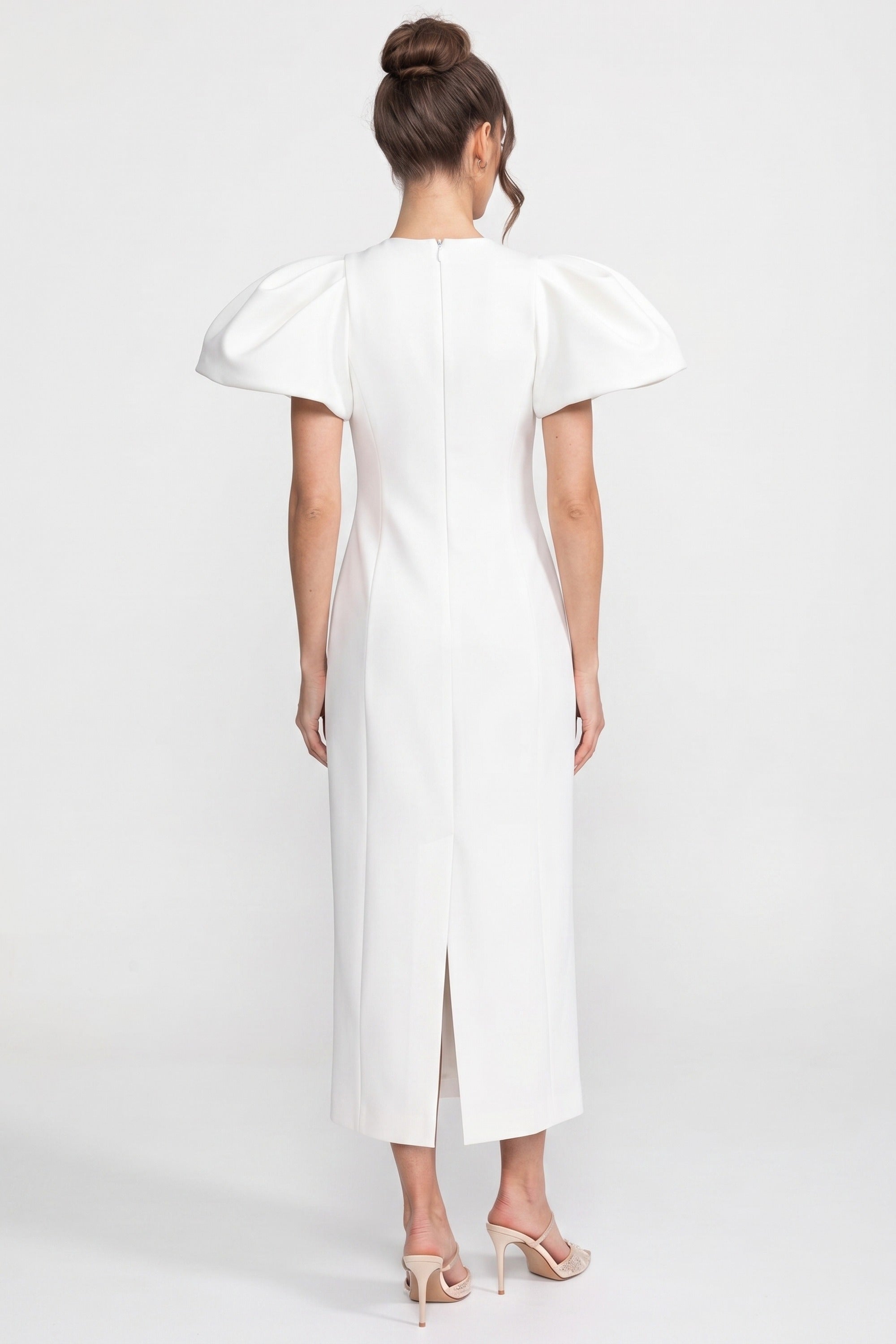 Strukturiertes Maxikleid mit Schulterpartie und 3D-Iris-Blütenapplikation - Weiß 