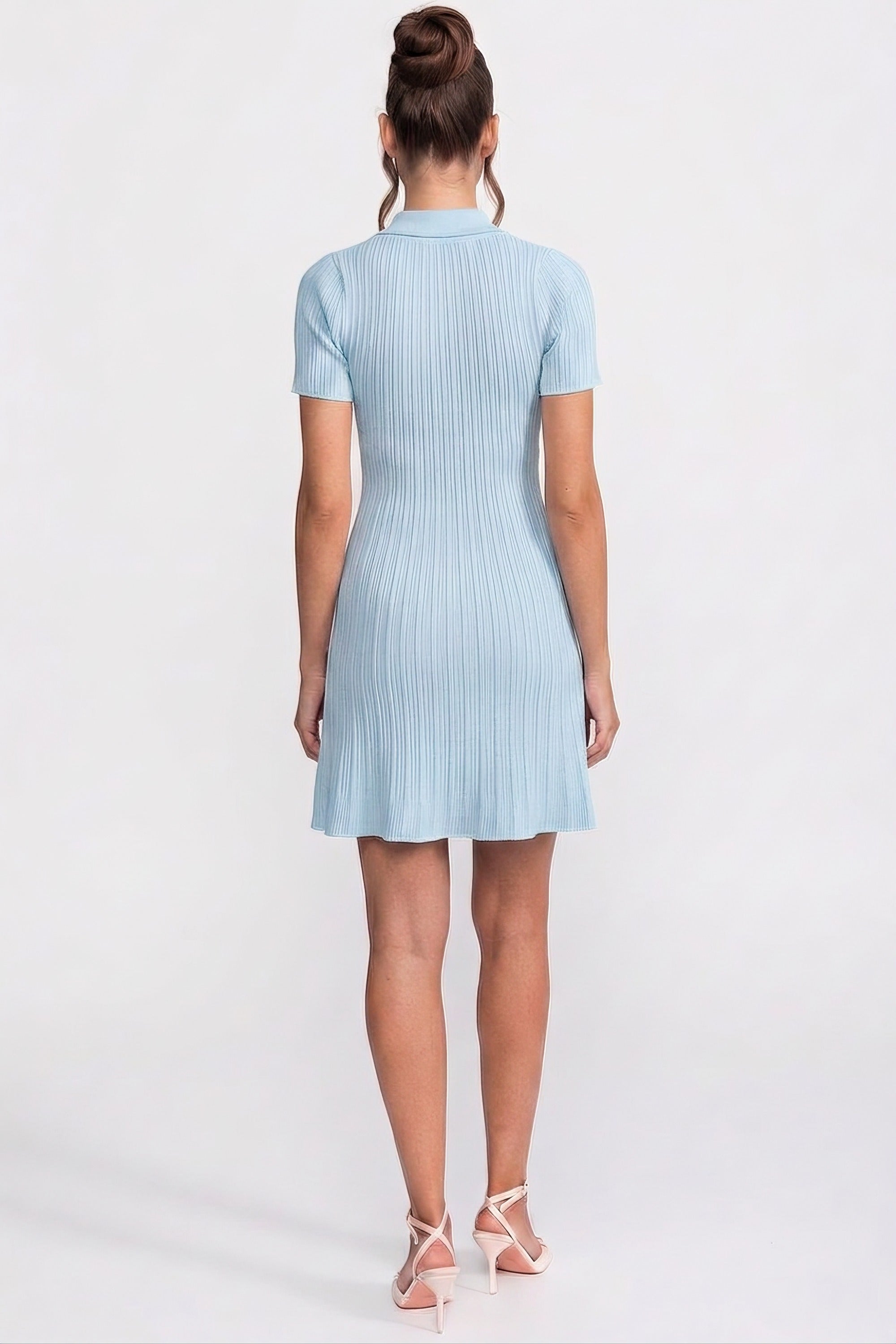 Geripptes Strick-Minikleid mit Knopfleiste vorne - Baby Blue 