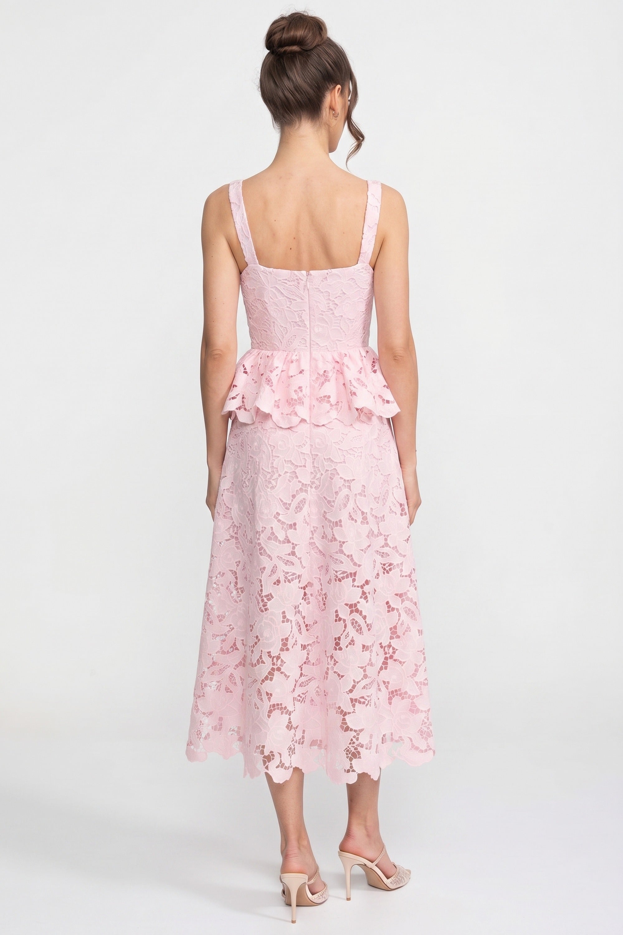 Ärmelloses Spitzen-Peplum-Kleid mit Midi-Rock und goldenen Knöpfen – Pink 