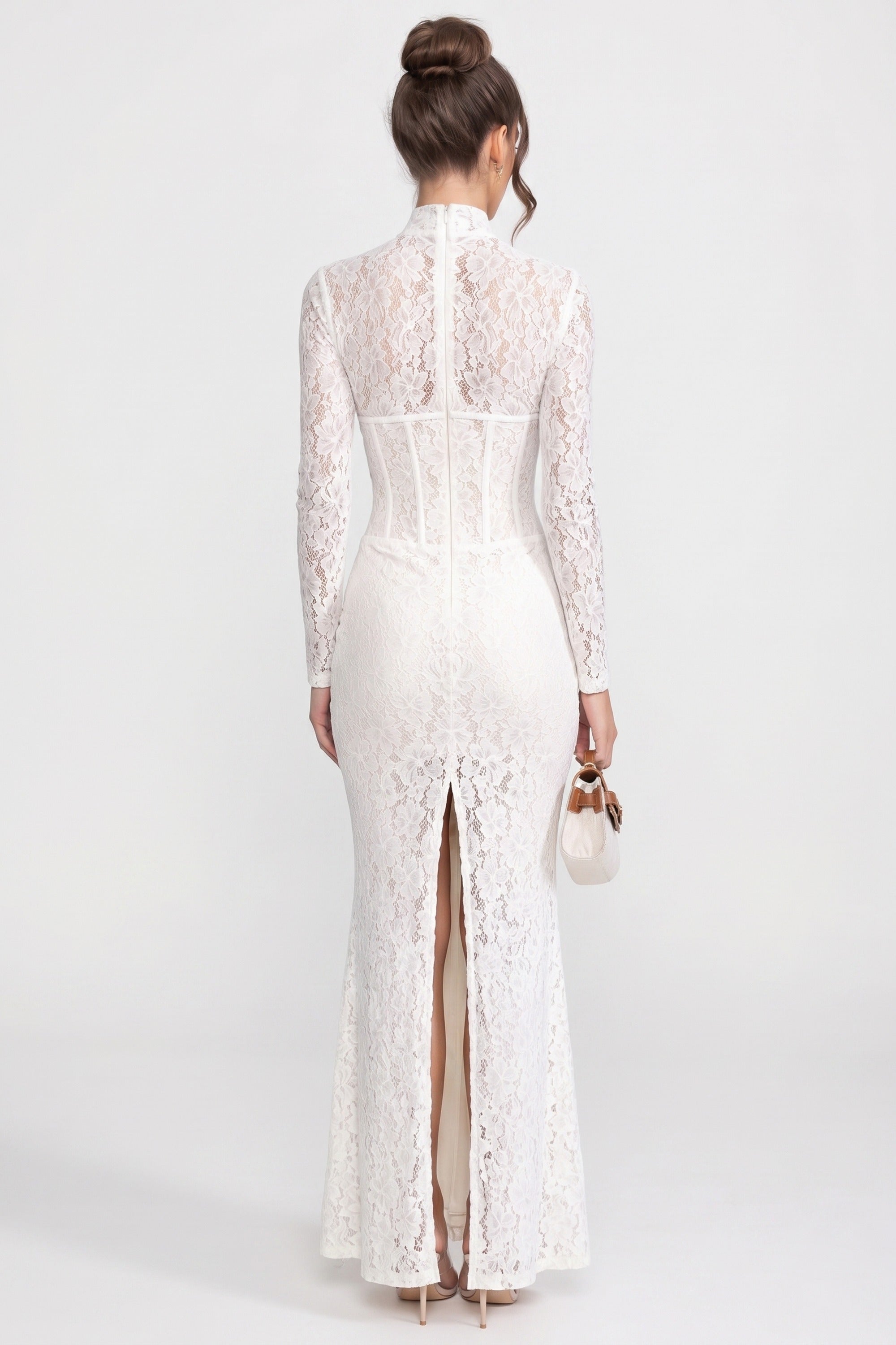 Langes Spitzen-Maxikleid mit hohem Kragen und langen Ärmeln in Column-Silhouette - Weiß 
