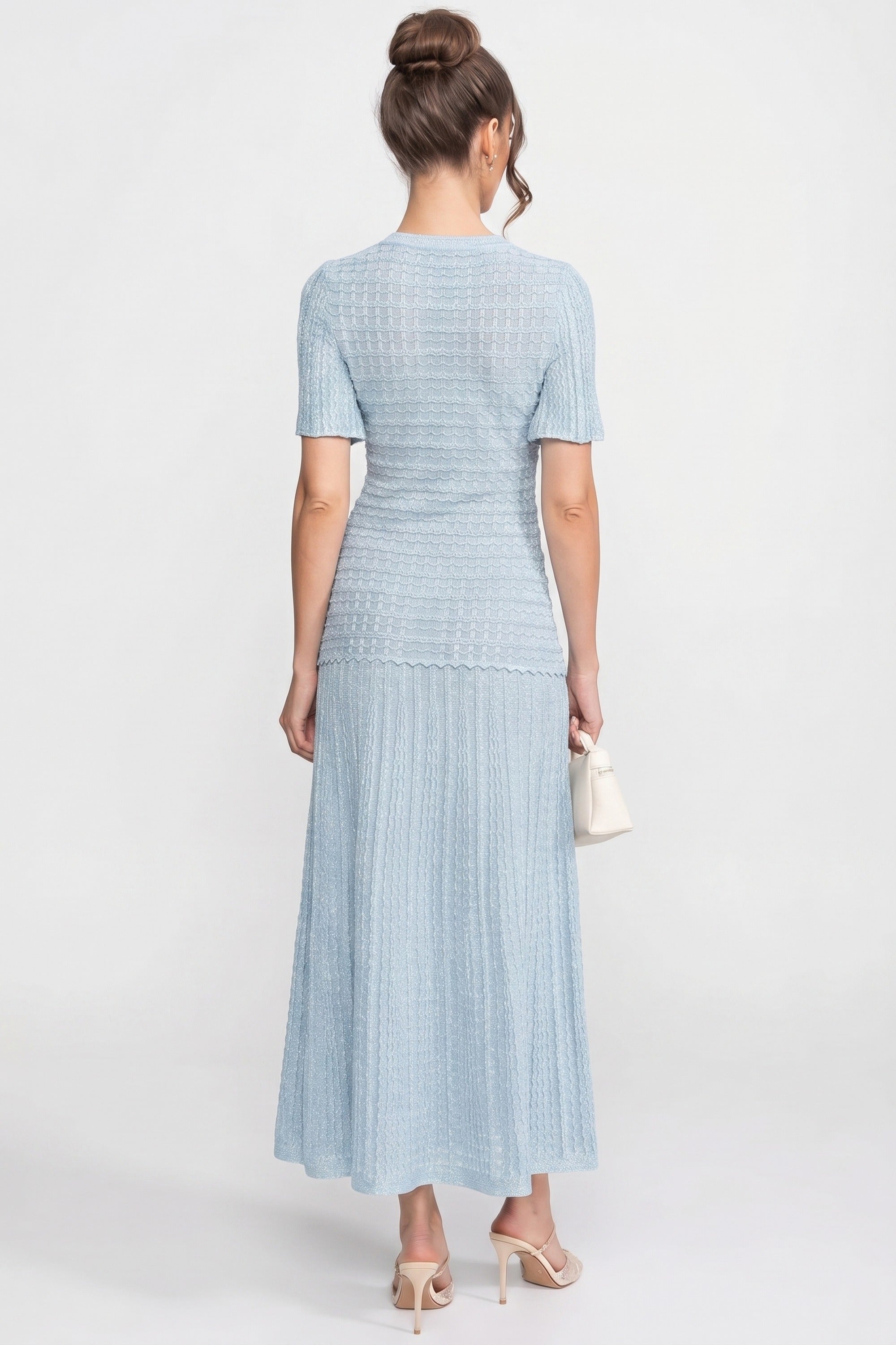 Midi-Kleid mit kurzen Ärmeln und schimmernder Stricktextur - Light Blue 