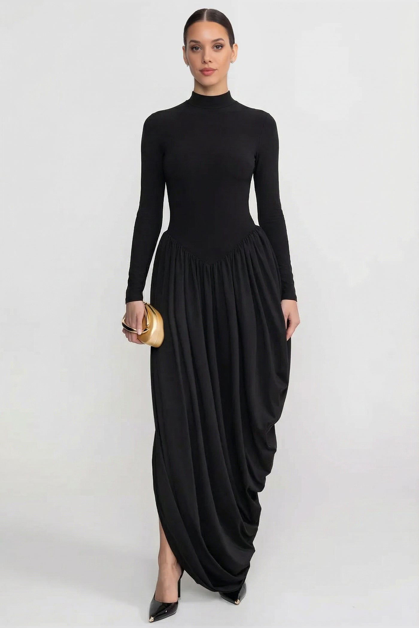Maxikleid mit langen Ärmeln und drapiertem Rock - Schwarz 