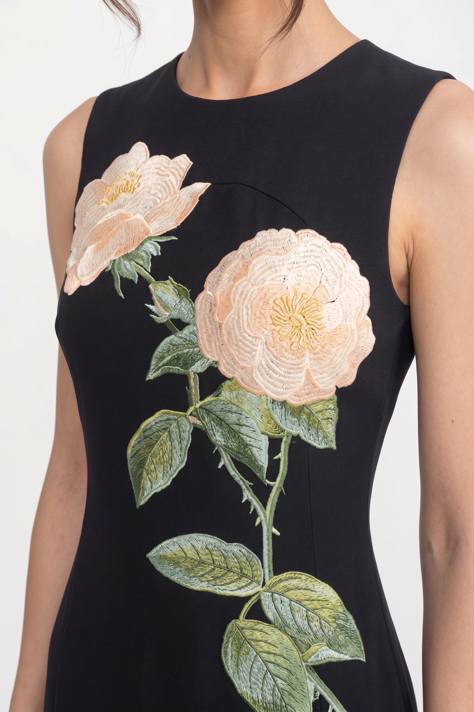 Ärmelloses Midi-Kleid mit 3D-Blütenapplikation und vollem Rock - Schwarz 