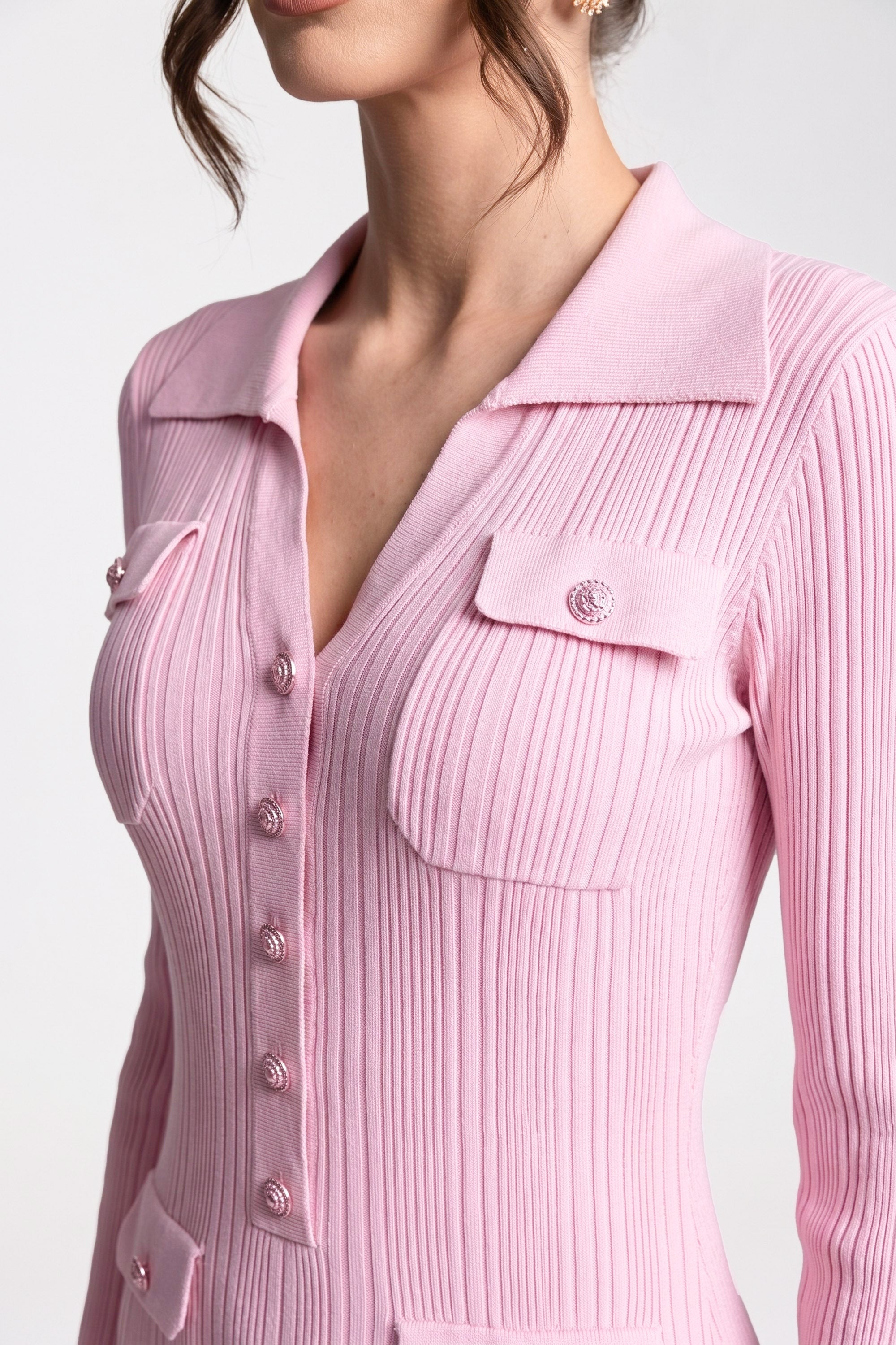 Langärmliges Strick-Maxikleid mit Knopfleiste vorn und aufgesetzten Taschen - Pink 