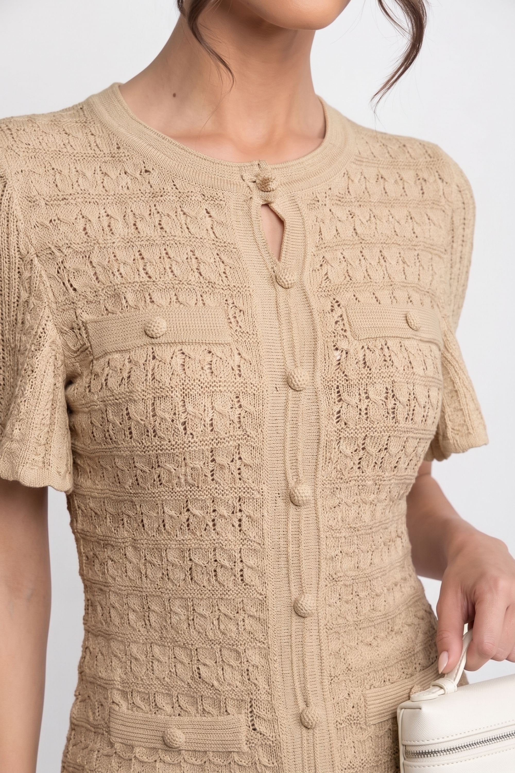 Midikleid mit kurzen Ärmeln und schimmernder Stricktextur - Beige 