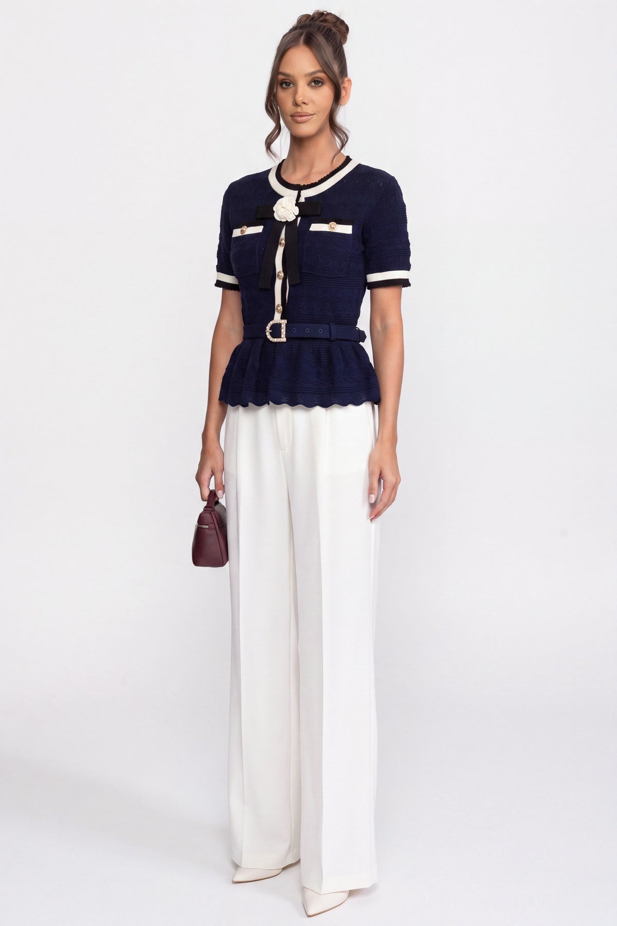 Peplum-Stricktop mit kontrastierendem Matrosenkragen und Perlenknöpfen - Navy 
