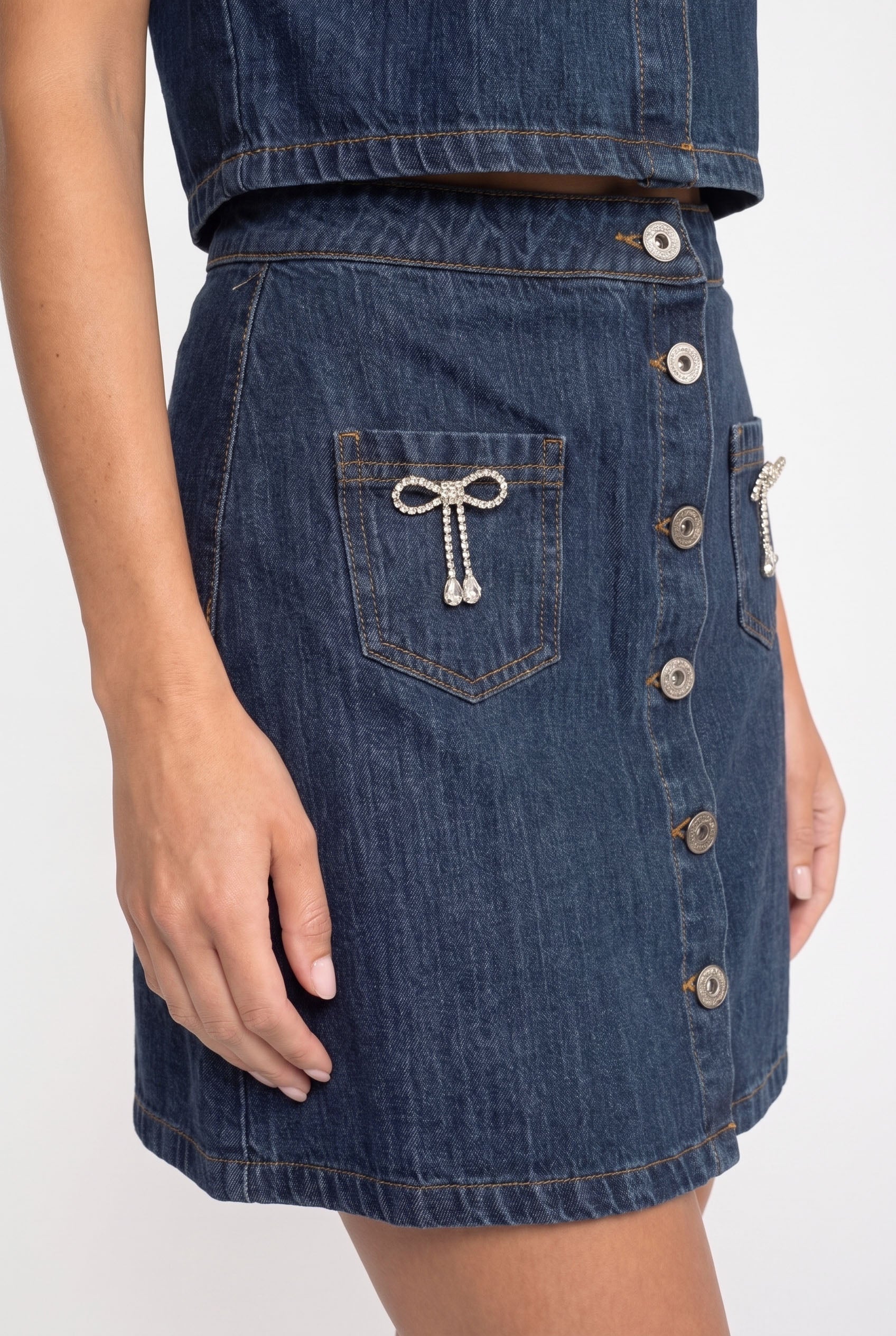 Co-Ord-Set aus Denim-Hemd und A-Linien-Rock mit funkelnden Schleifendetails - Blau 