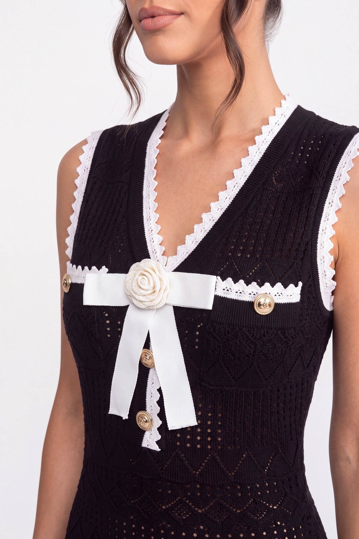 Crochet-Strick-Midikleid mit schwarzer Einfassung und Schleife - Schwarz 