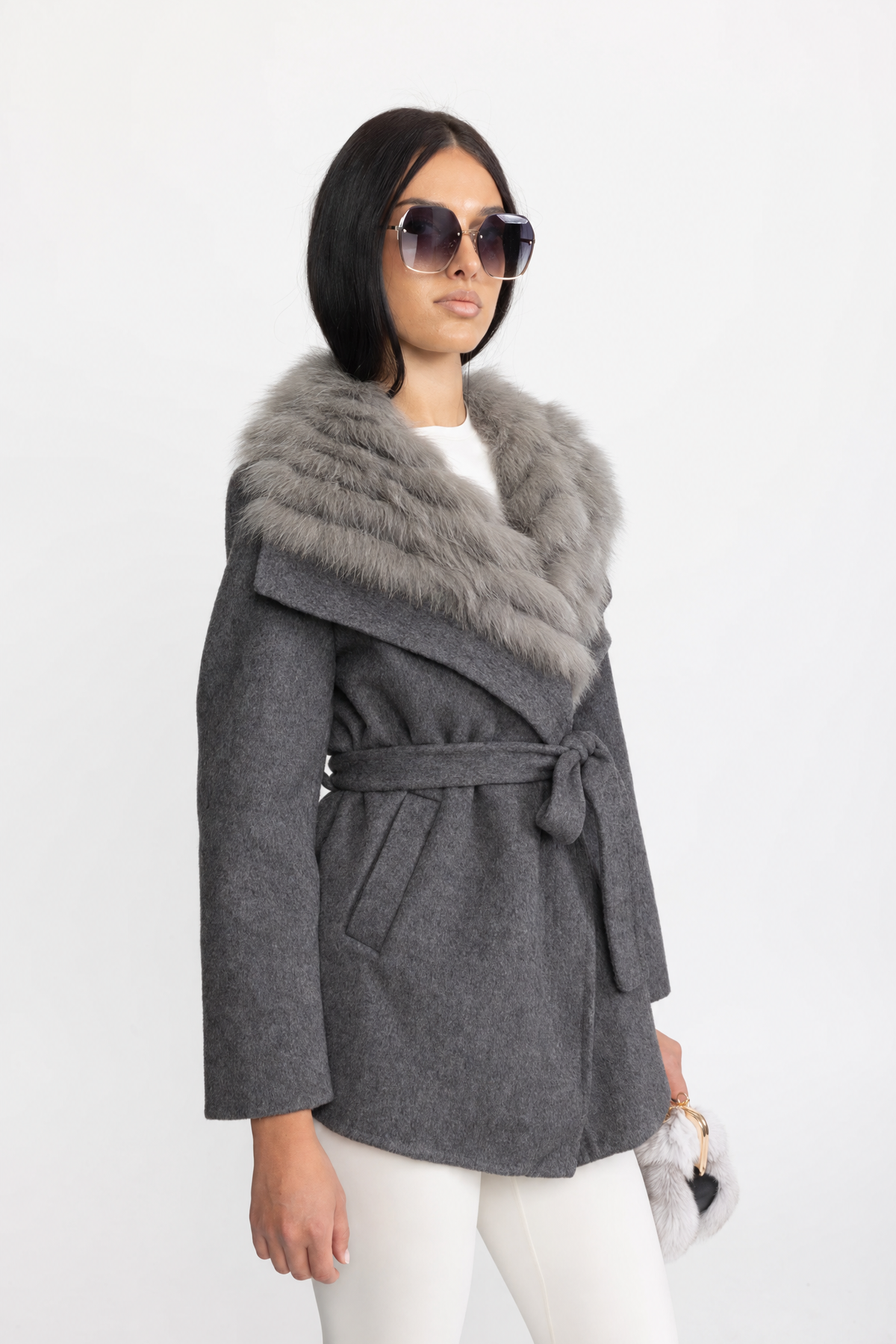 Wollmantel mit übergroßem Pelzkragen und Gürtel – Grau 