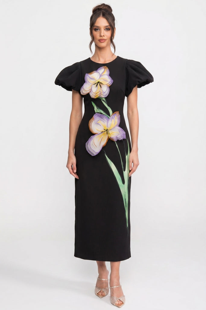 Strukturiertes Maxi-Kleid mit Schulterpartie und 3D-Iris-Blütenapplikation - Schwarz 