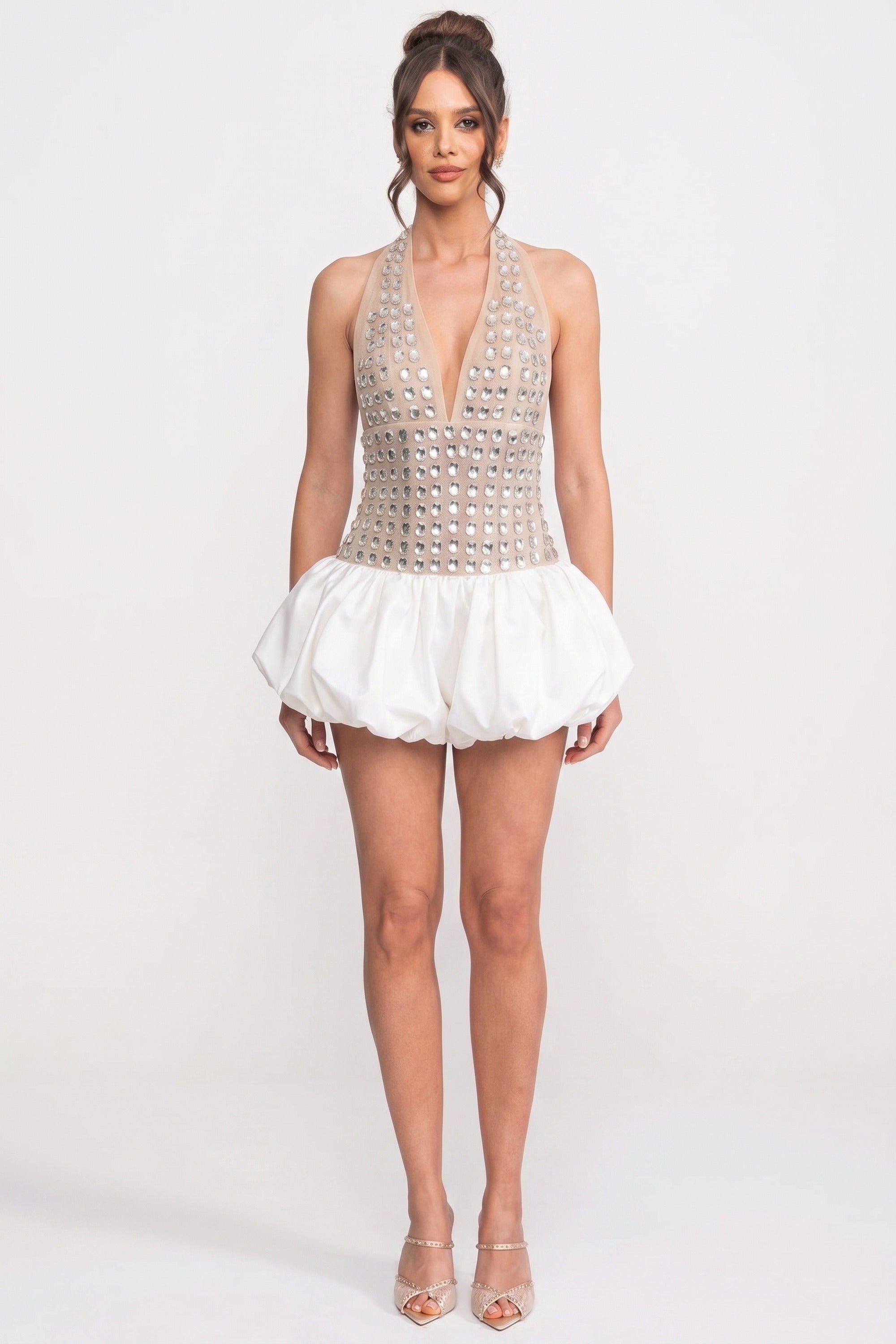 Mini-Kleid mit Neckholder und Bubble-Rock, mit Kristallverzierungen – Weiß 