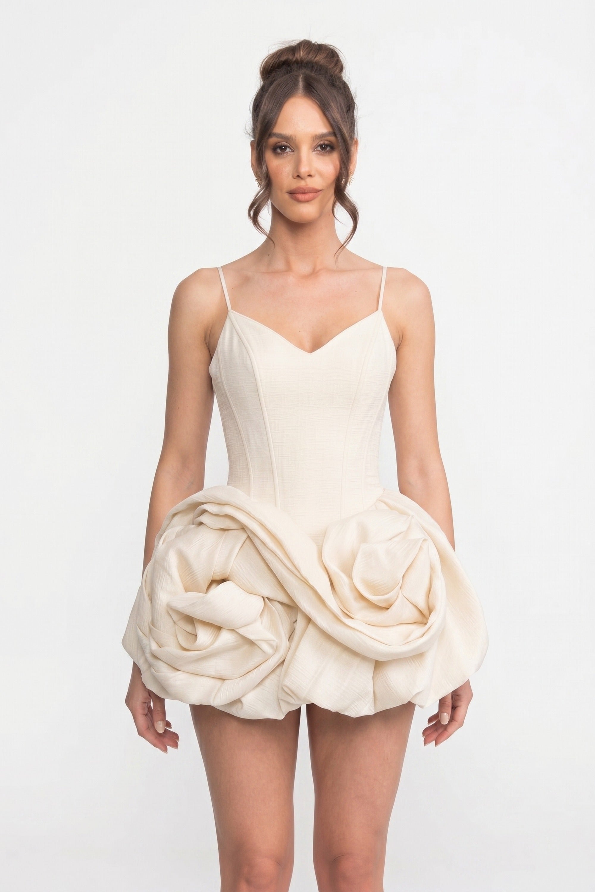 Mini-Kleid aus Samt mit Spaghettiträgern und 3D-Rosensaum - Ivoire 
