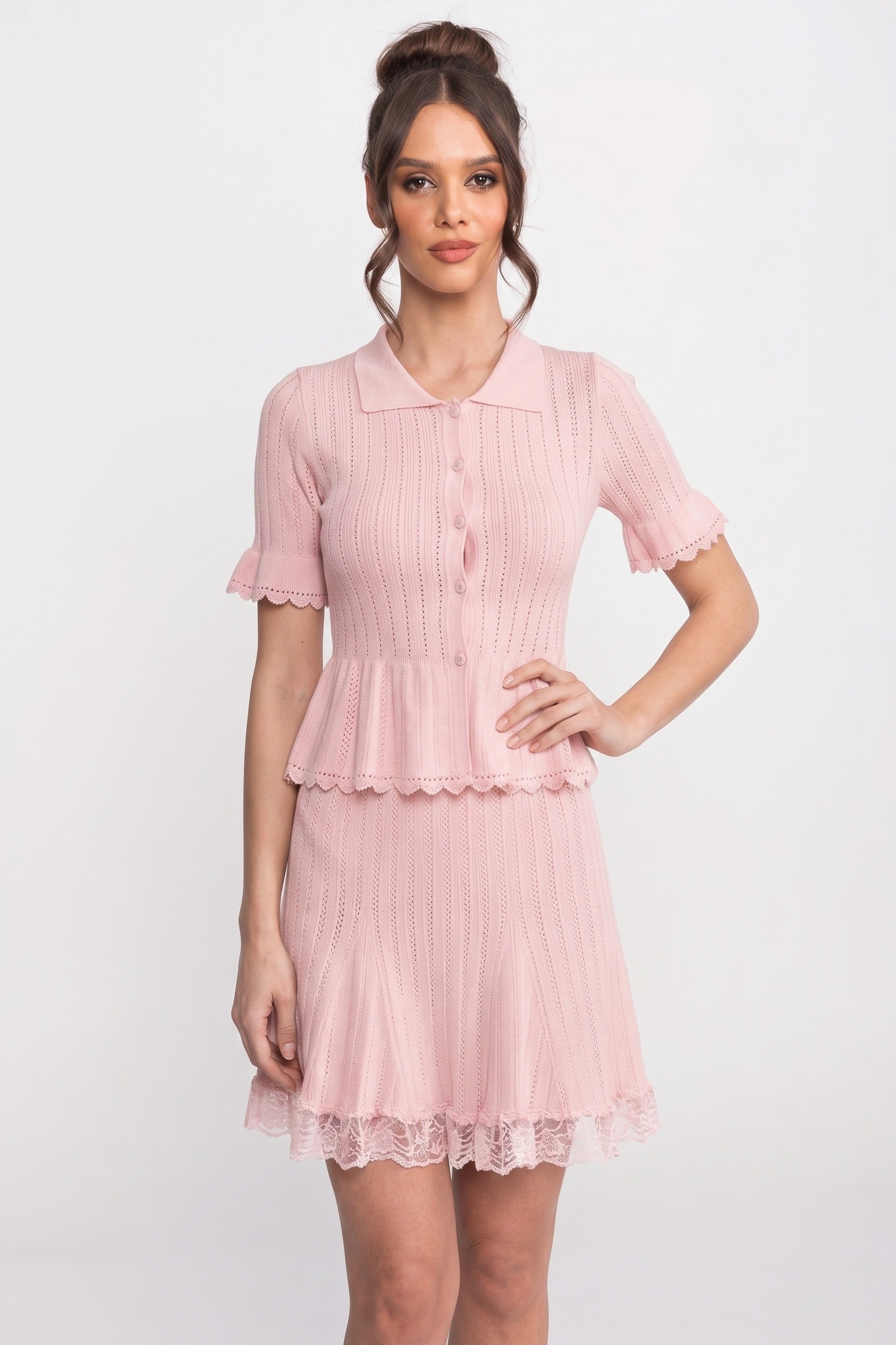 Strick-Minikleid mit Peter-Pan-Kragen und Peplum mit Spitzenabschluss - Pink 