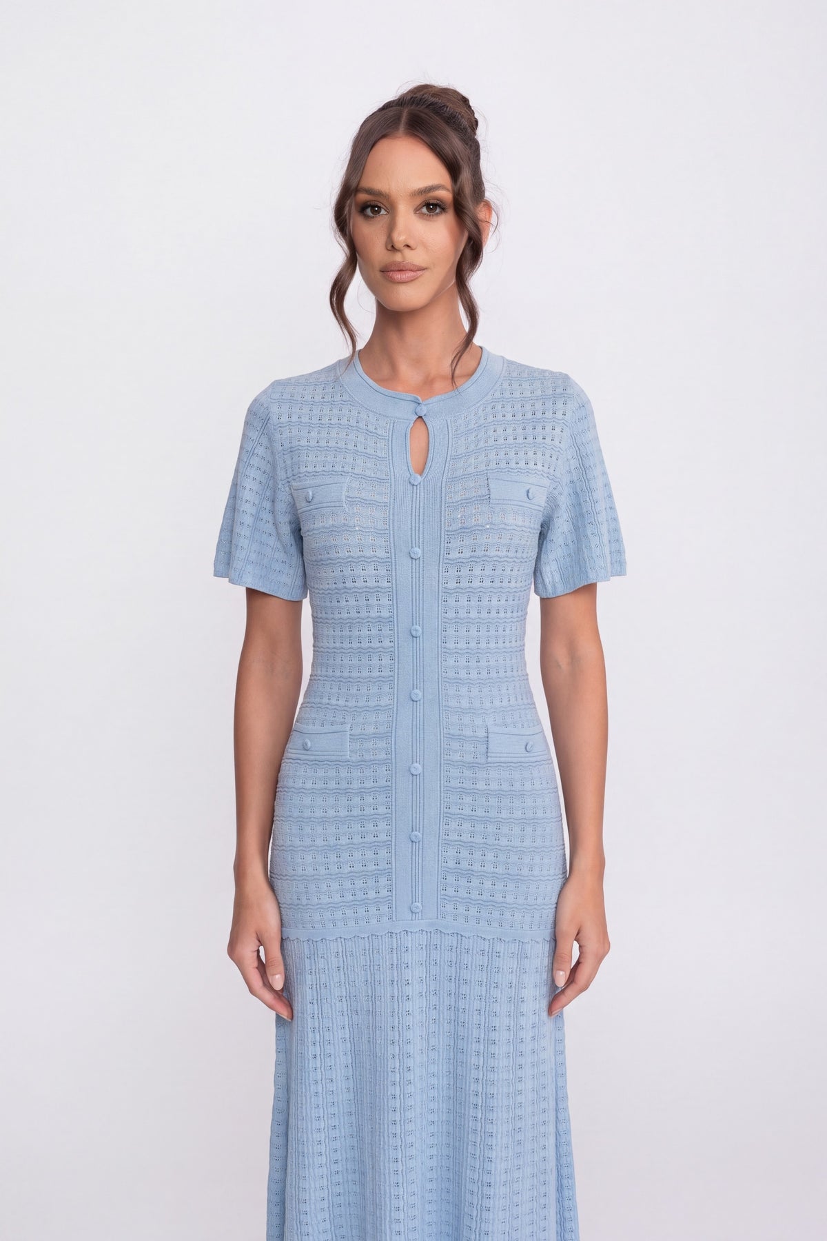 Midi-Kleid mit kurzen Ärmeln und schimmernder Stricktextur - Light Blue 
