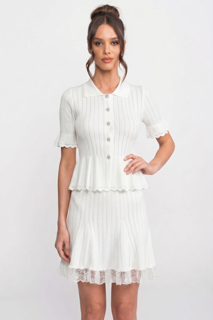 Strick-Minikleid mit Peter-Pan-Kragen, Peplum und Spitzen-saum - Weiß 