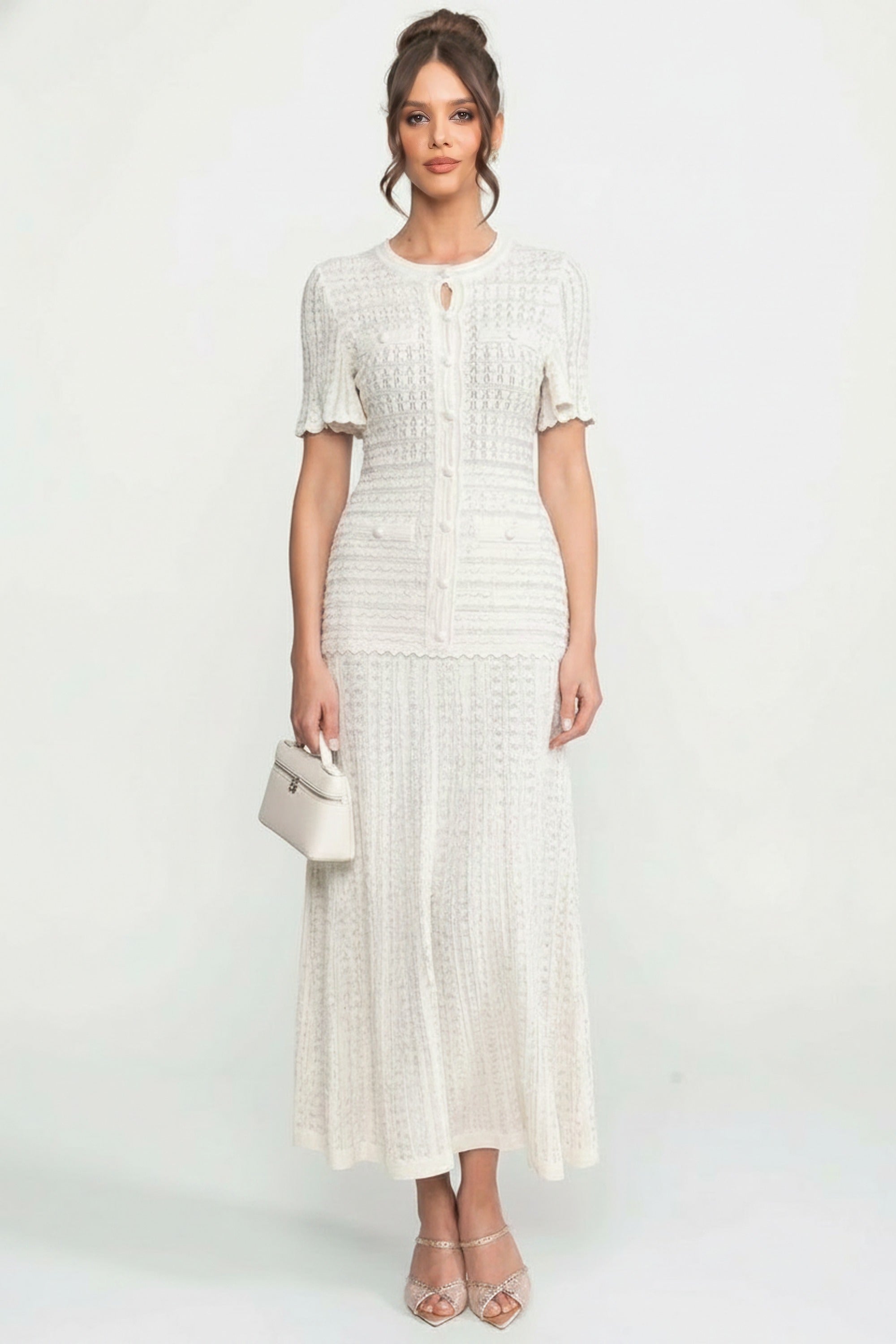 Midi-Kleid mit kurzen Ärmeln und schimmernder Strickstruktur - Weiß 