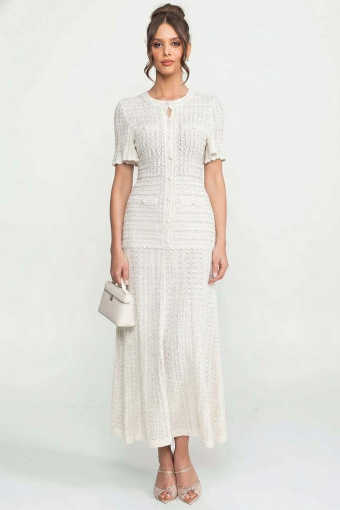 Midi-Kleid mit kurzen Ärmeln und schimmernder Strickstruktur - Weiß 