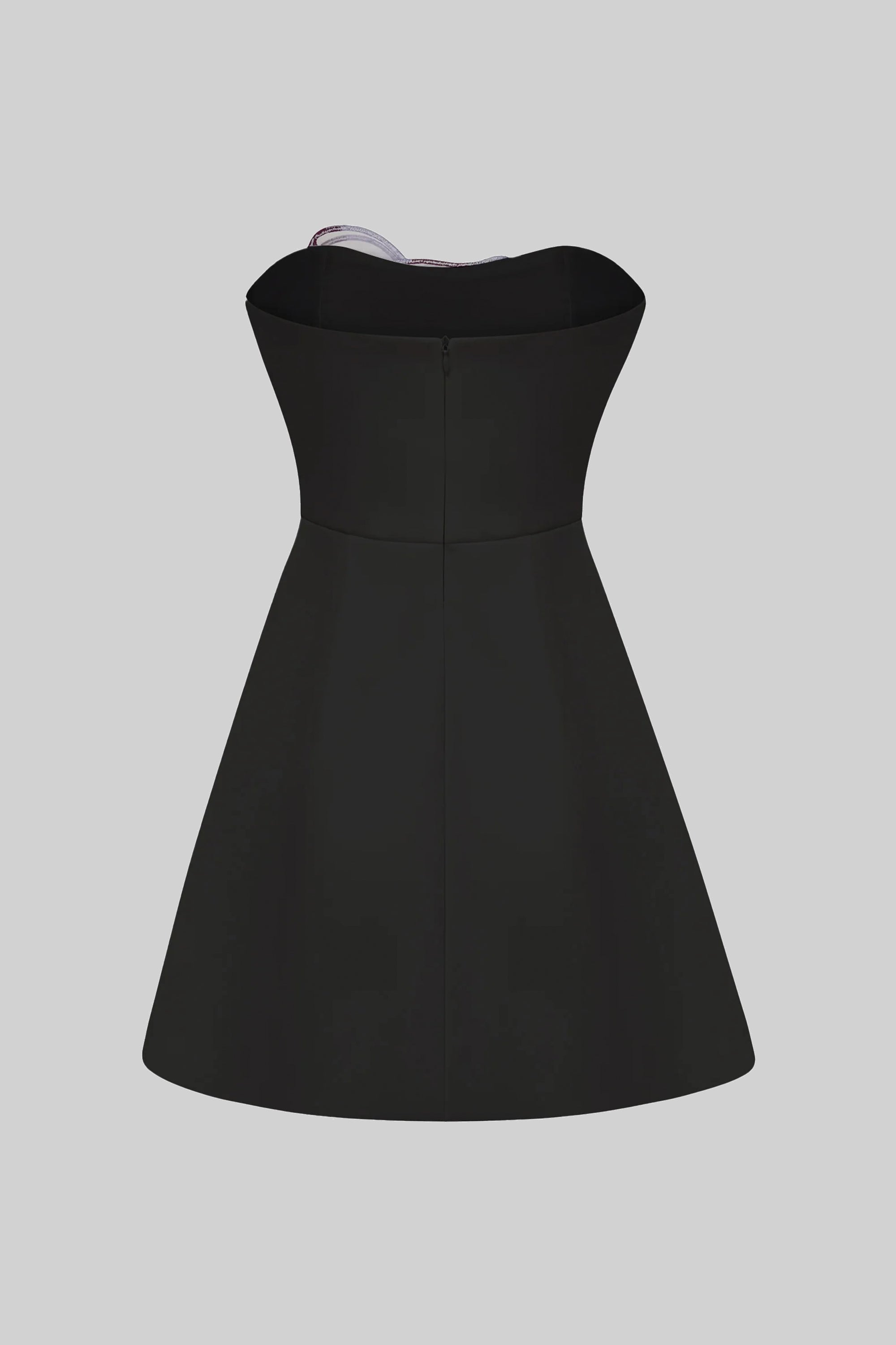 Trägerloses Minikleid mit 3D-Iris-Blütenapplikation - Schwarz 