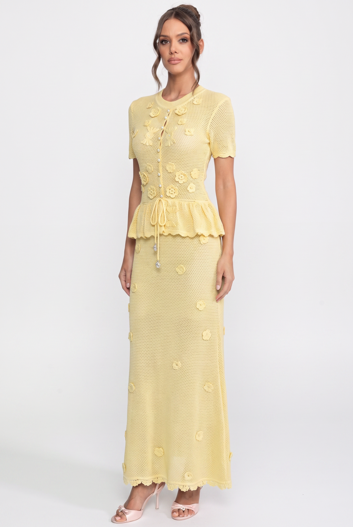 Maxikleid mit Blumenhäkeldetails und Peplum mit Kordelzug in der Taille – Gelb 