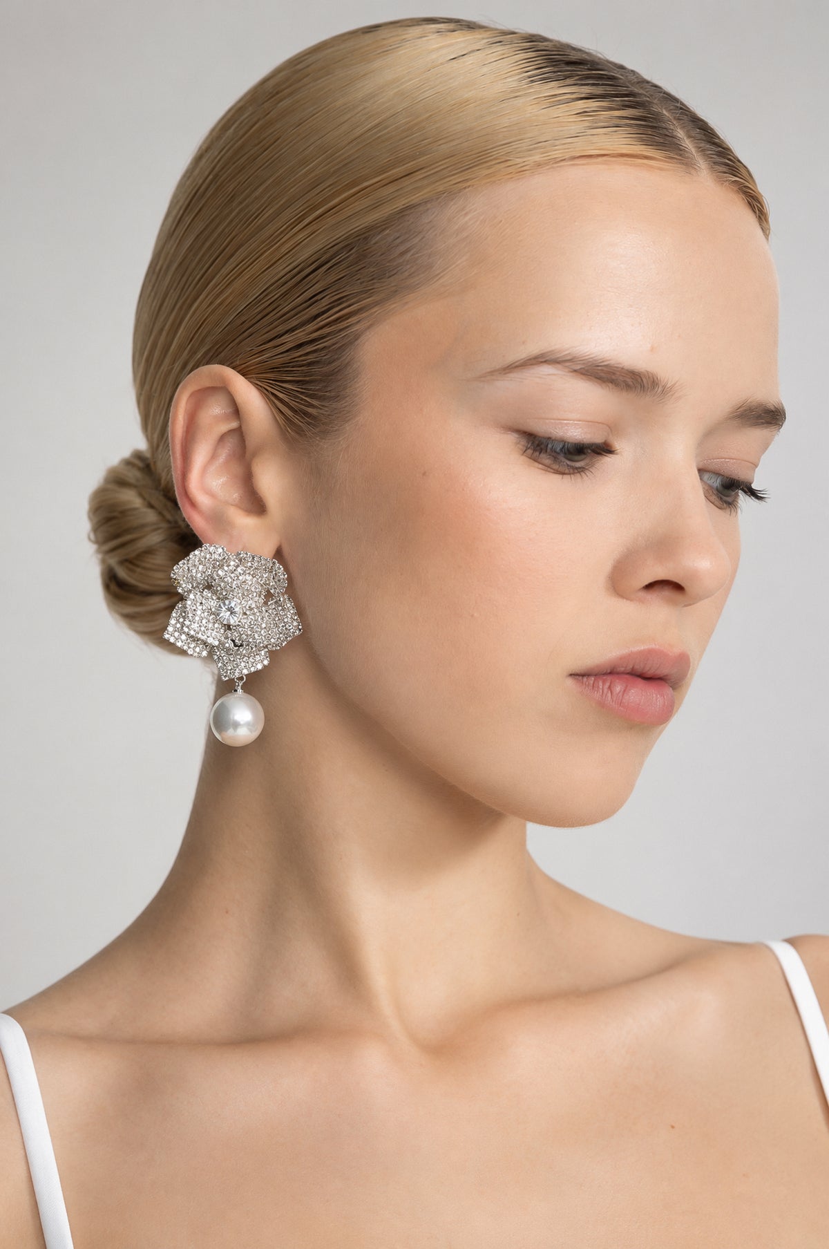Crystal Camellia Ohrringe mit Perlenanhänger - Silber 