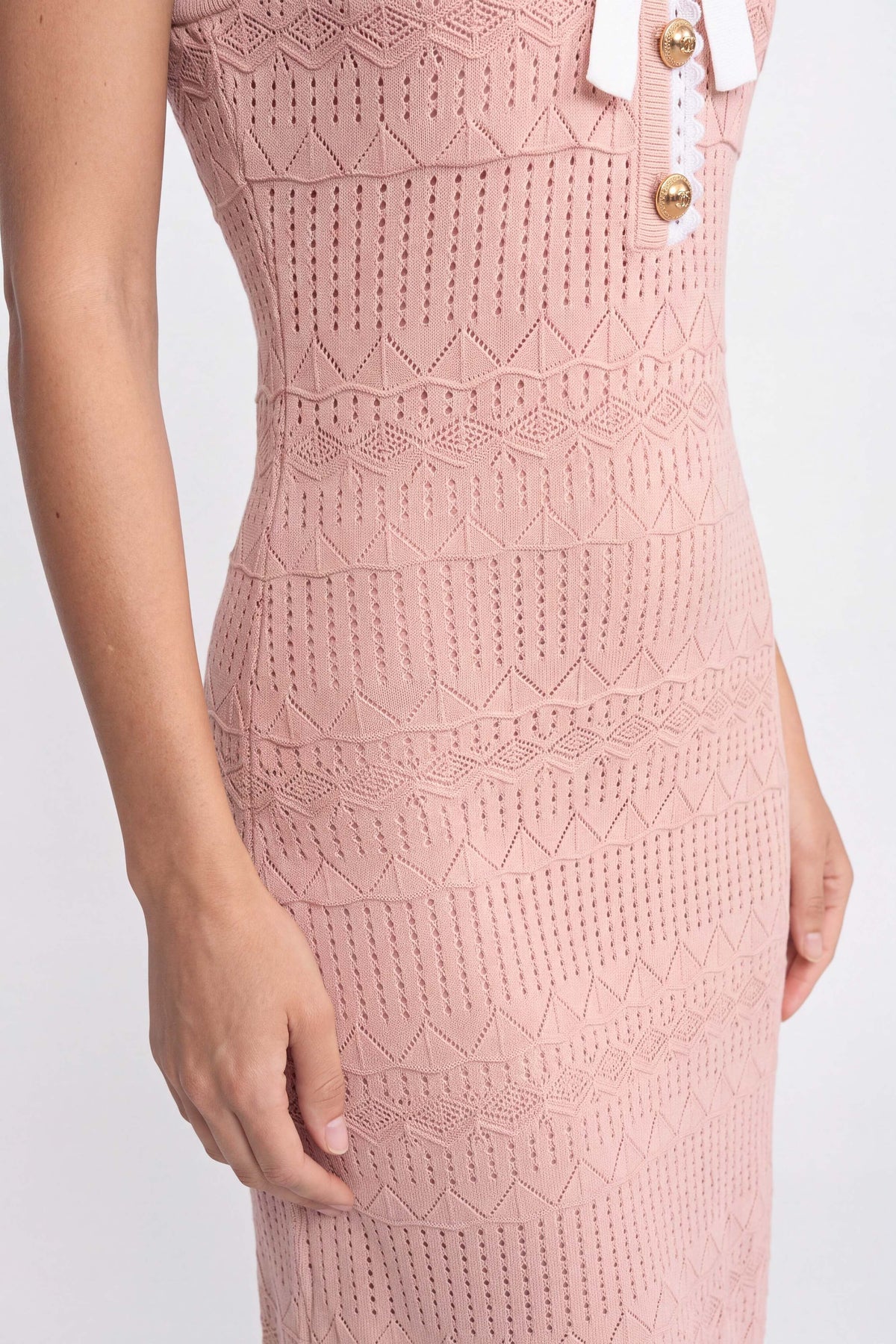 Crochet-Strick-Midikleid mit schwarzer Einfassung und Schleife - Pink 
