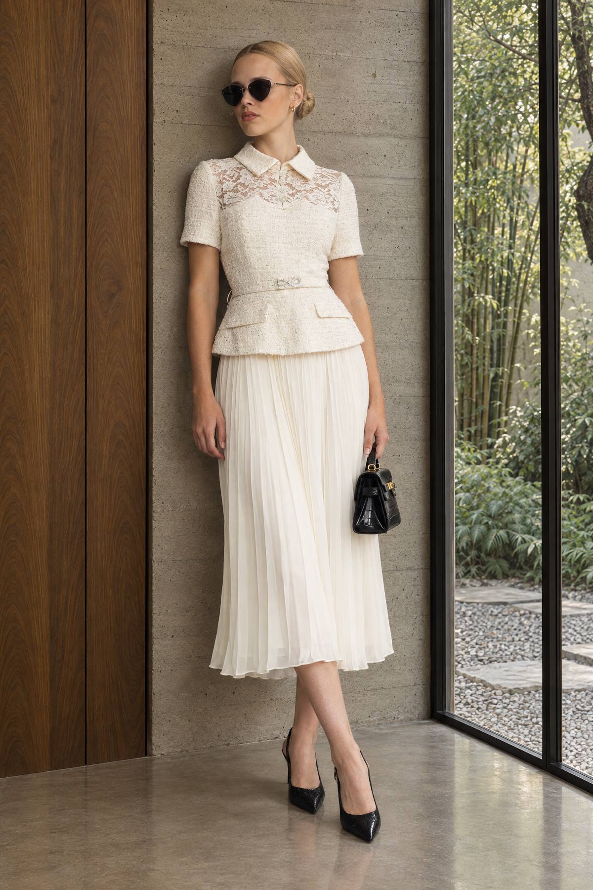 Tweed-Peplumkleid mit Spitzenpasse und plissiertem Rock - Ivoire 