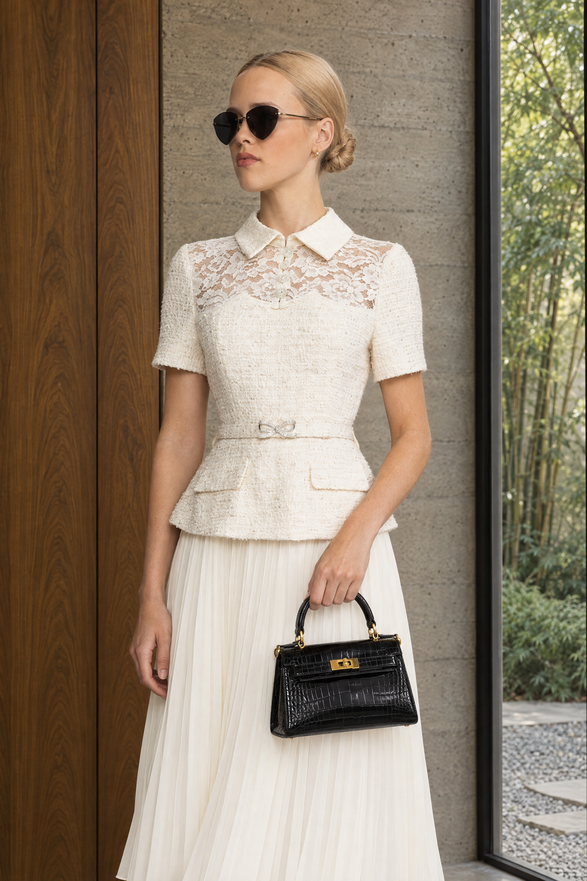 Tweed-Peplumkleid mit Spitzenpasse und plissiertem Rock - Ivoire 