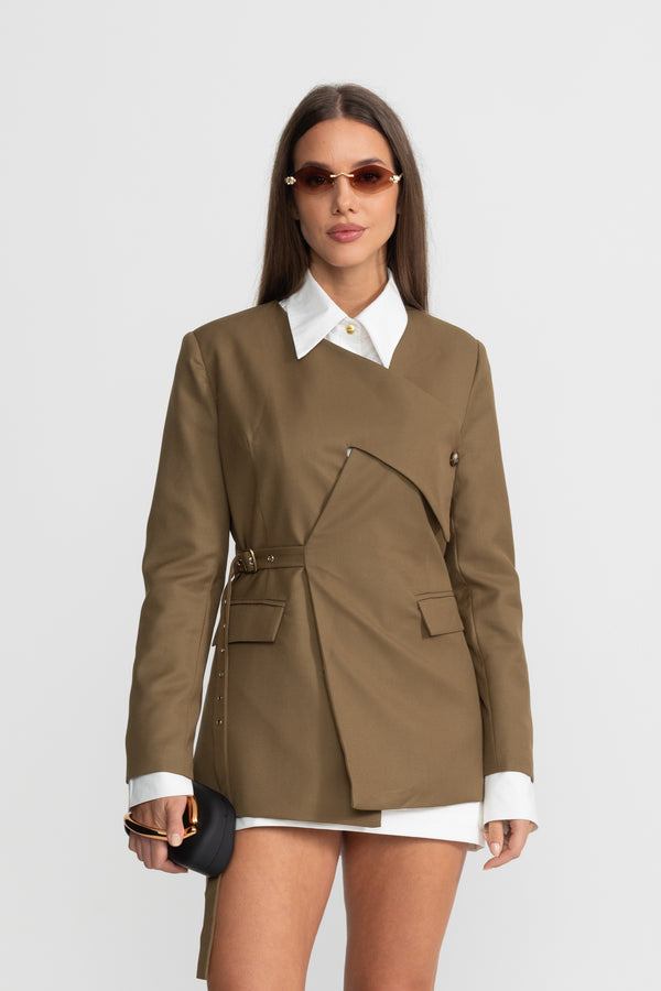 Asymmetrischer strukturierter Blazer mit seitlichem Schnallendetail – Olive 
