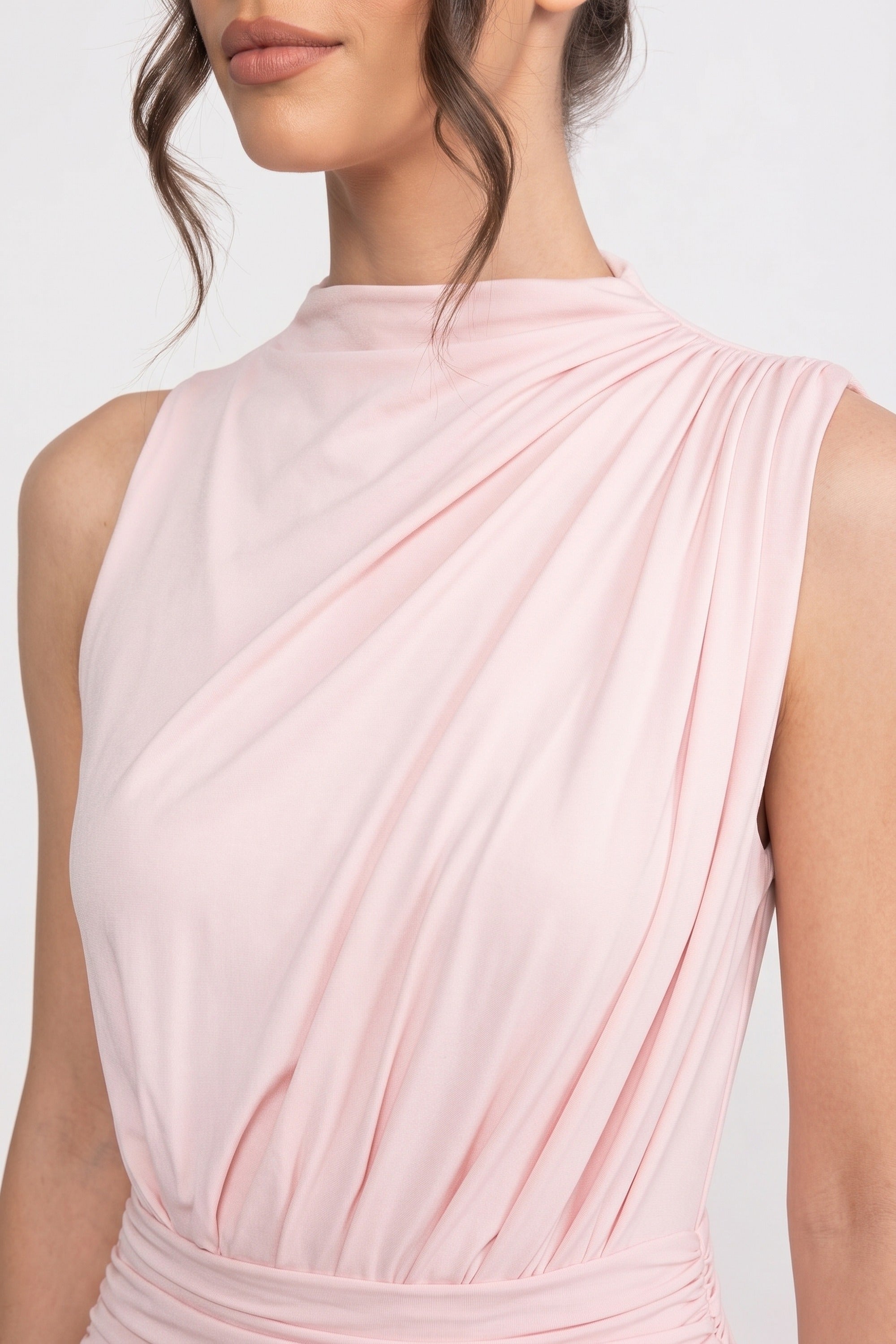 Maxikleid mit Neckholder und Falten mit gerafftem Taillendetail - Pink 