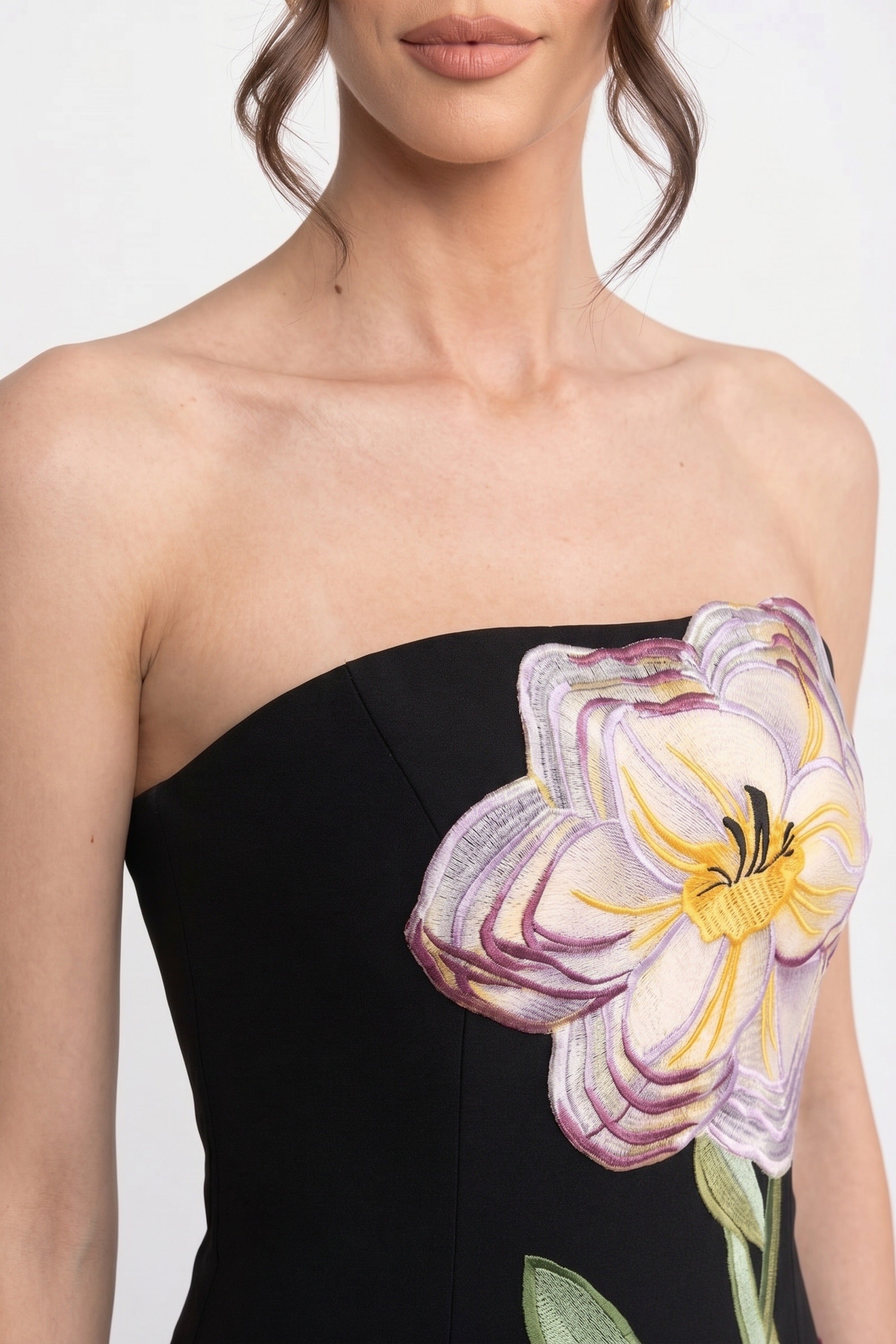 Schulterloses Maxikleid mit Blumenprint und Column-Silhouette – Schwarz 
