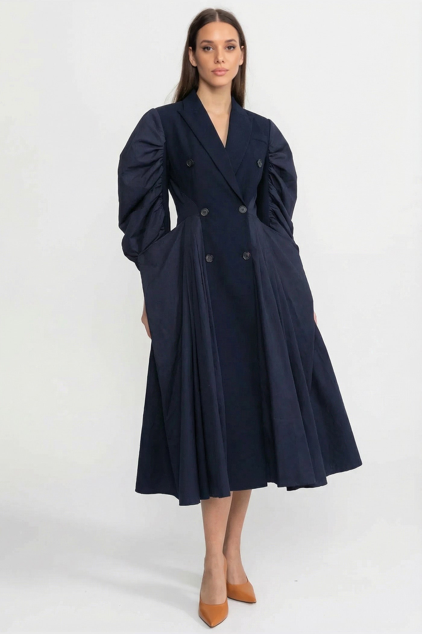 Doppelreihiges Midikleid mit voluminösen, gerafften Ärmeln - Navy 