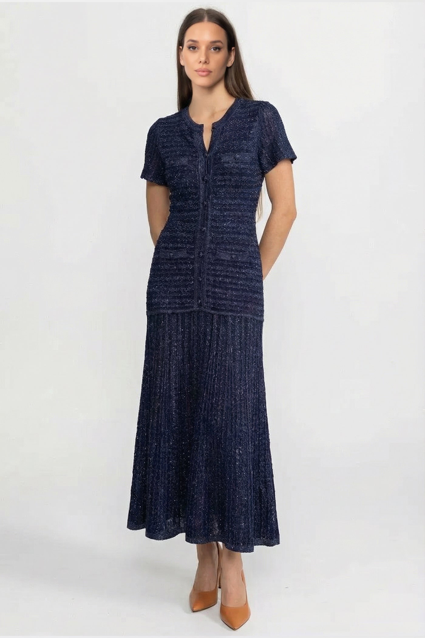 Midi-Kleid mit kurzen Ärmeln und schimmernder Strickstruktur - Navy 