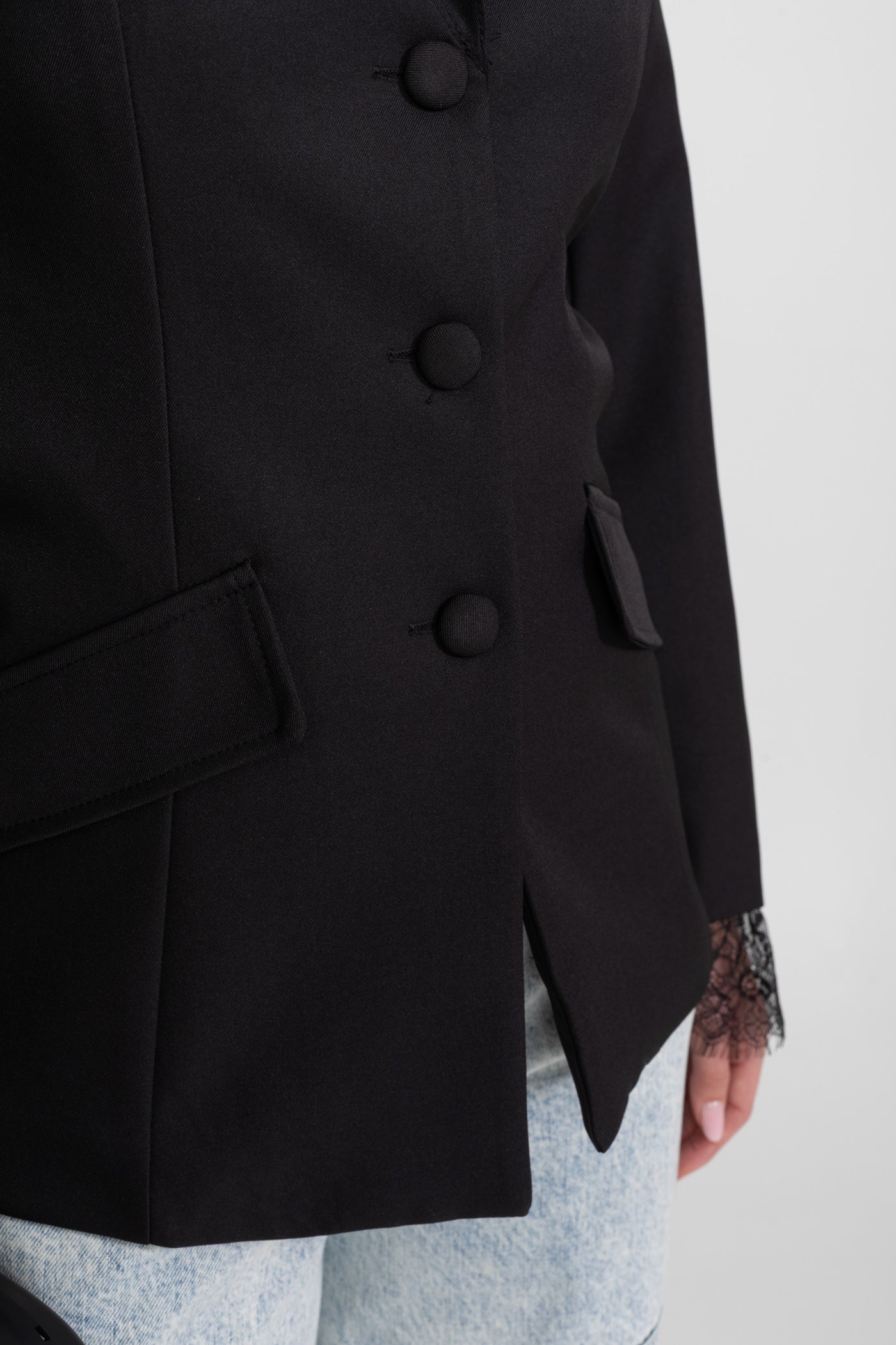 Tailored Lace-Trim Blazer With Tonal Button Closure – Black