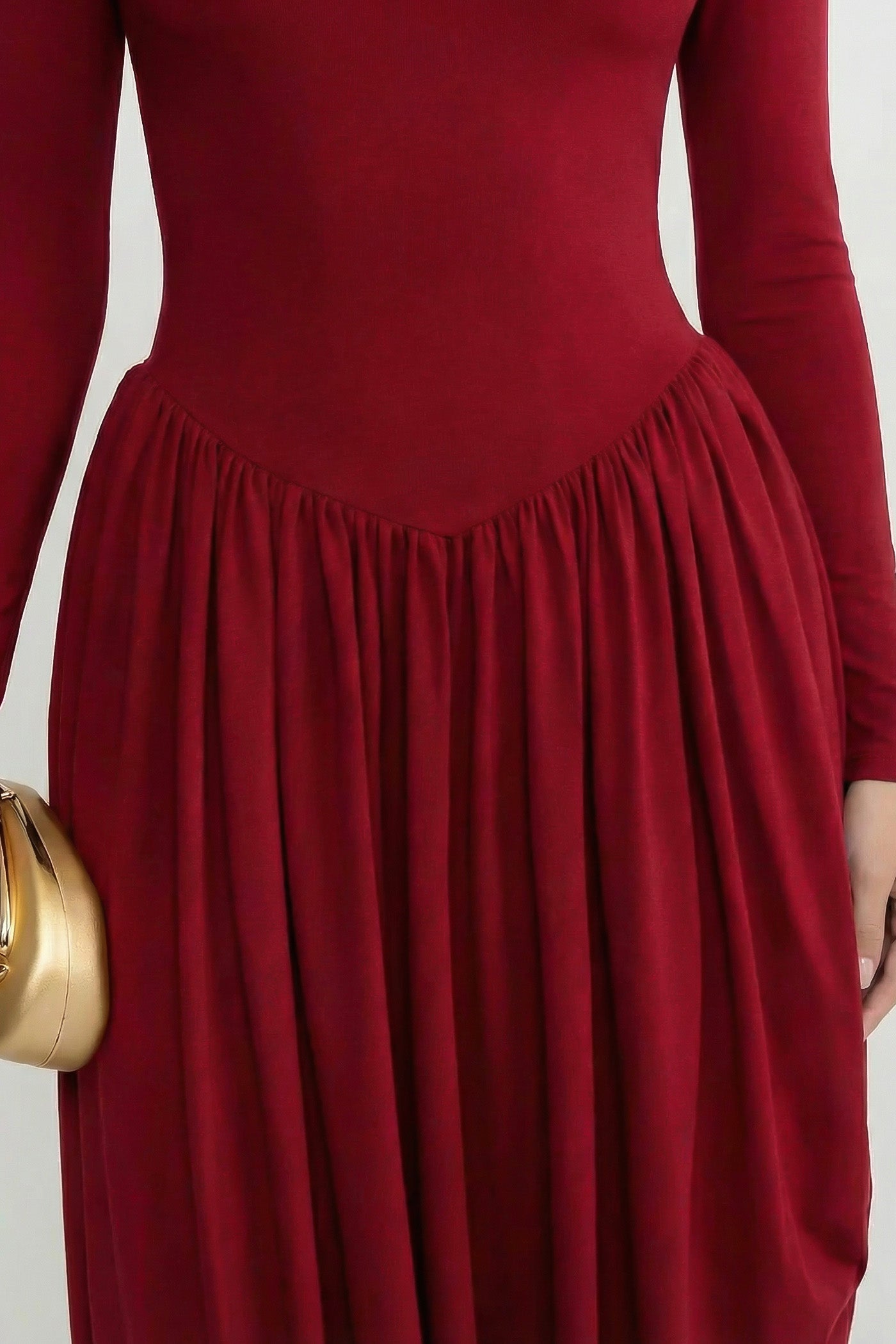 Maxikleid mit langen Ärmeln und drapiertem Rock - Rot 