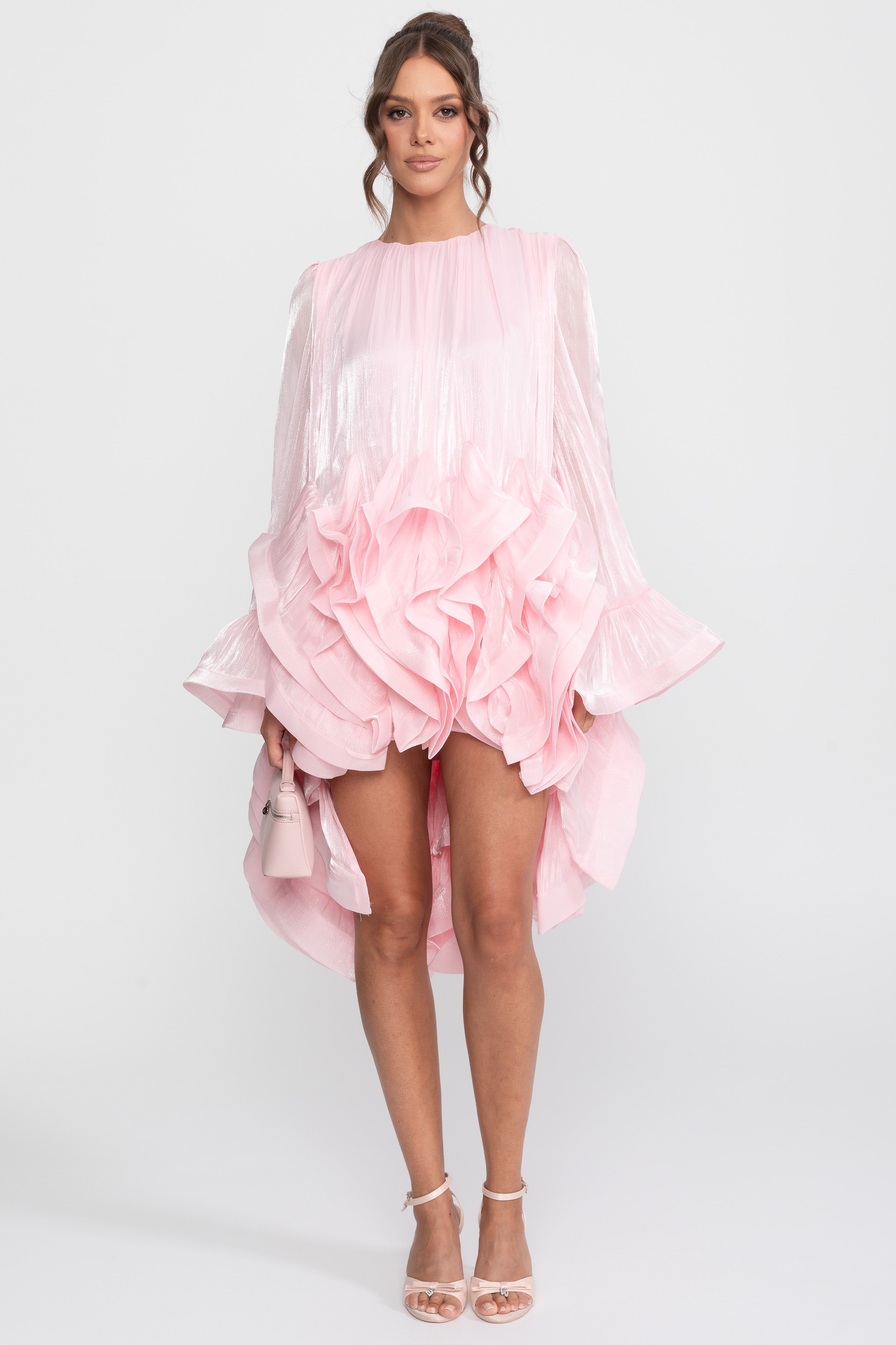 Asymmetrisches Mini-Kleid mit Rüschensaum und Satin-Finish - Pink 