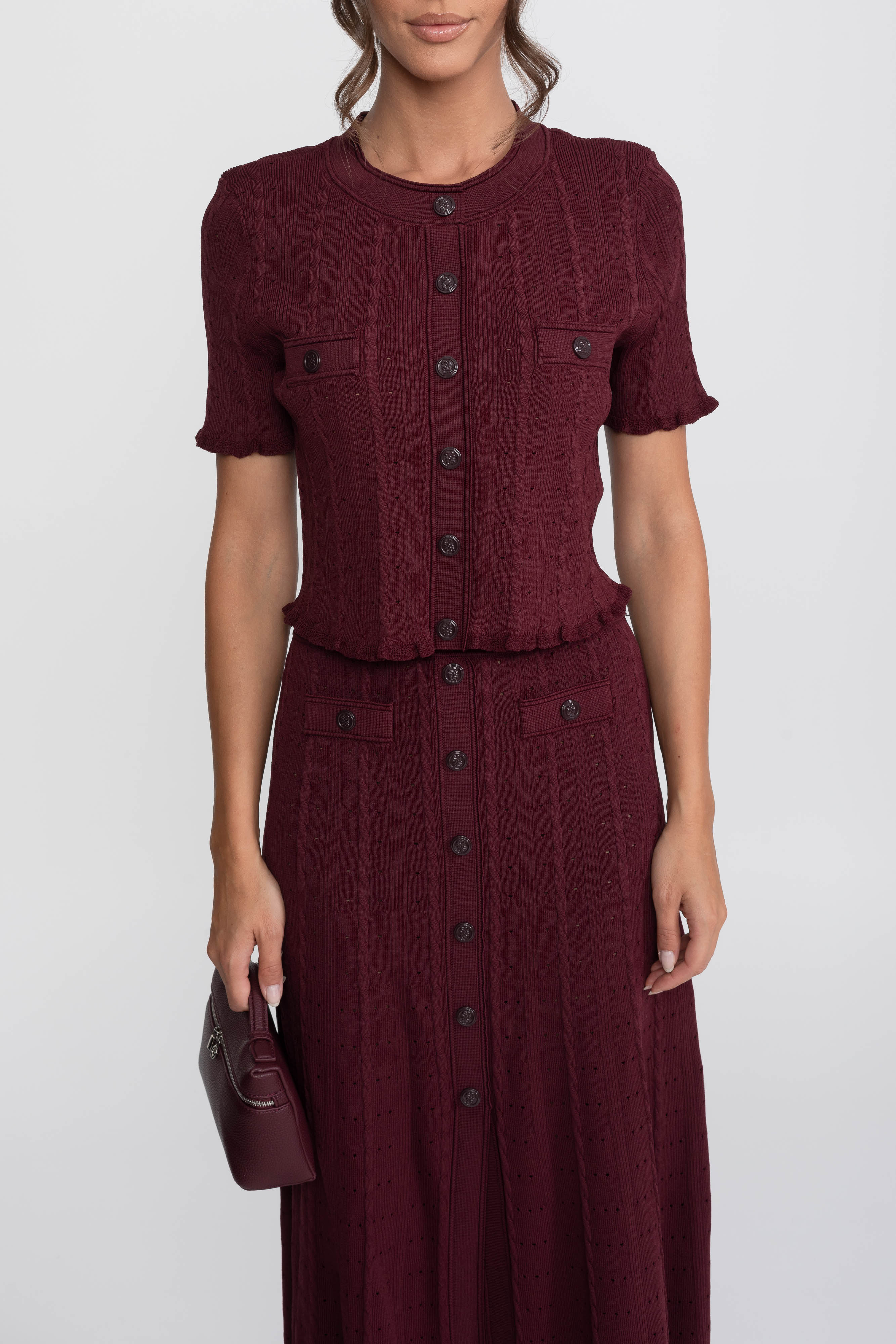 Gerippter Strick-Co-Ord-Set mit Cardigan mit Knopfleiste vorne und passendem Maxi-Rock - Burgundy 