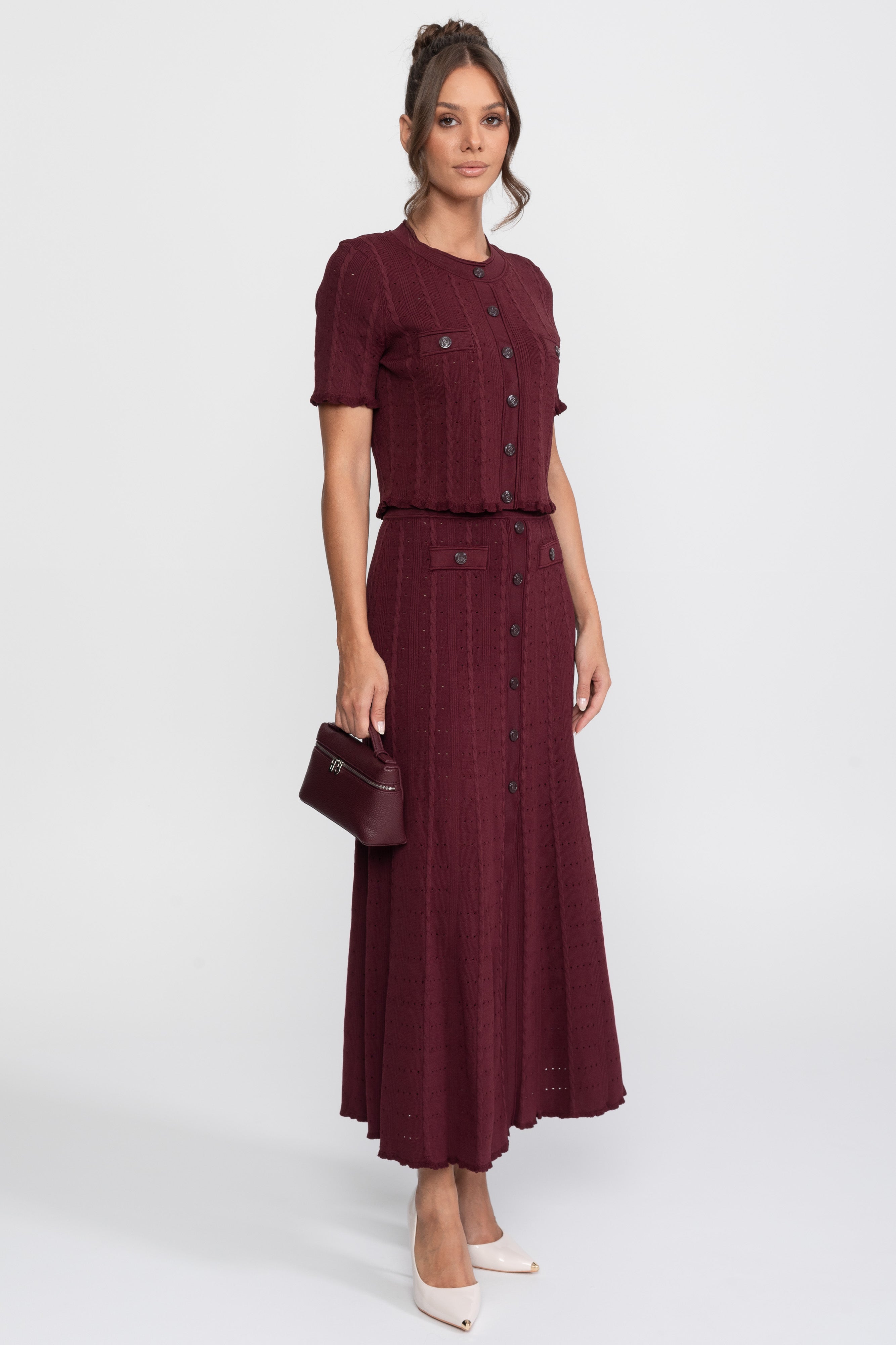 Gerippter Strick-Co-Ord-Set mit Cardigan mit Knopfleiste vorne und passendem Maxi-Rock - Burgundy 