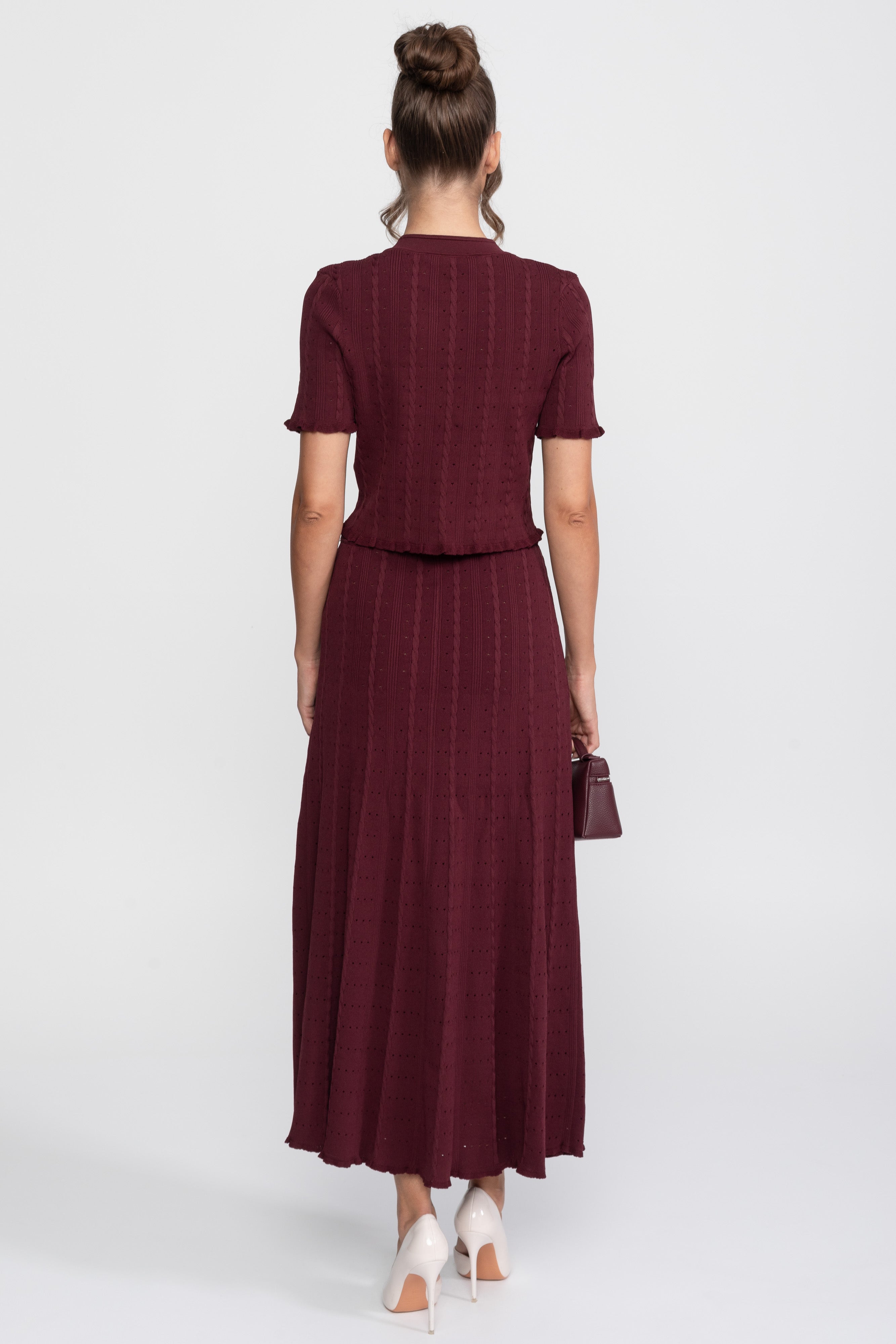 Gerippter Strick-Co-Ord-Set mit Cardigan mit Knopfleiste vorne und passendem Maxi-Rock - Burgundy 