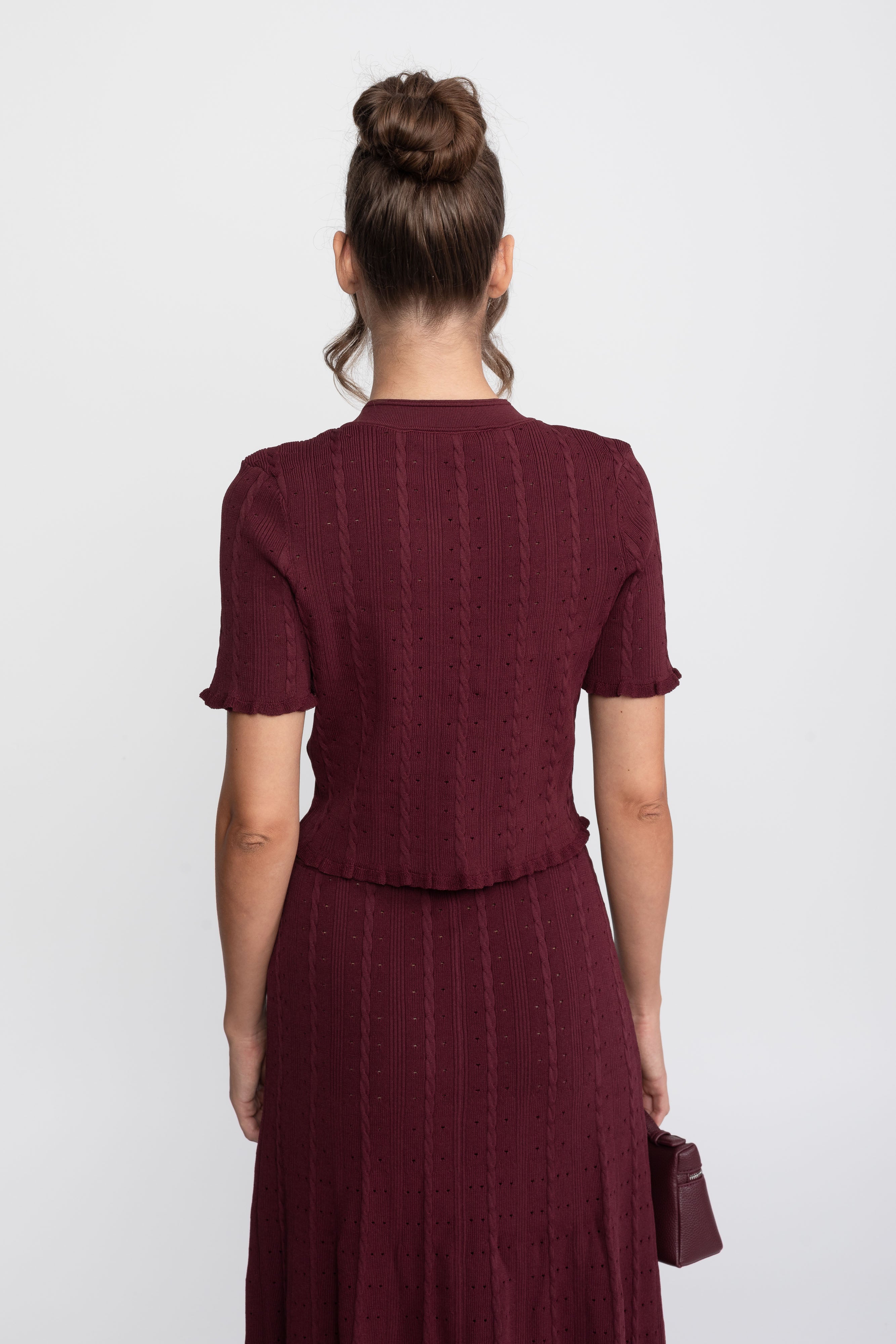 Gerippter Strick-Co-Ord-Set mit Cardigan mit Knopfleiste vorne und passendem Maxi-Rock - Burgundy 