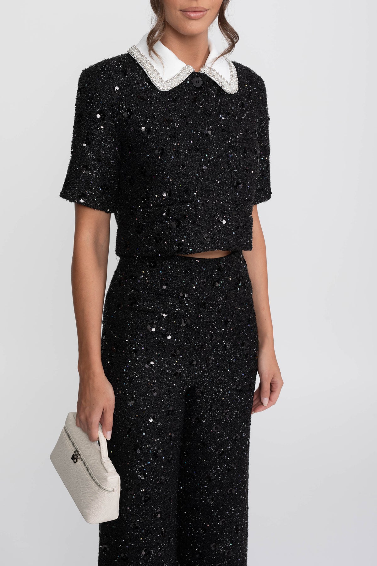 Kurzärmelige Tweed-Cropped-Jacke mit Kontrastkragen und Pailletten-Detail – Schwarz 